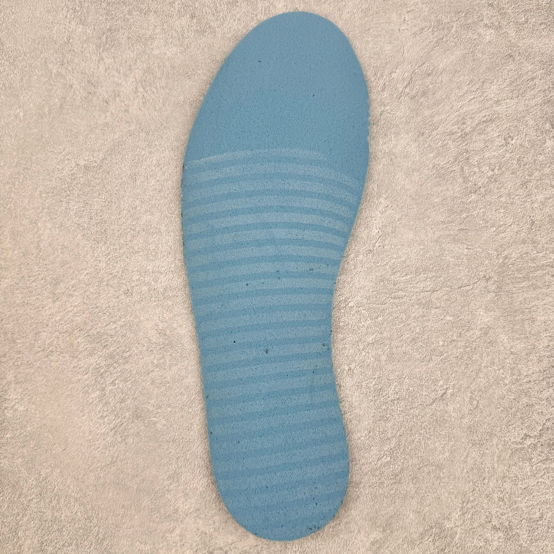 图片[11]-＃奥莱Zp订单福利 Air Jordan AJ1 Mid 中帮复古潮流百搭篮球鞋 FB9911-001 独家渠道 市面未流通批次 奥莱直播间499 599一样的东西 碾压市面现存所有版本 公司一样的东西 超值回馈 帮你省钱 支持各种鉴定 Air Jordan 1 于1985年推出 是耐克第一双以乔丹名字命名的篮球鞋 正是这双鞋 开启了一个时代 其外形的灵感来自于在当年风靡一时的Air Force 1 同时降低中底厚度 減轻重量 增加贴地感 并采用了后掌Air Sole气垫 最经典的飞翼 Logo来自于当时的Nike创意总监 Peter Moore 作为一款革命性的球鞋 AirJordan 1曾因违反了当时联盟的统一着装规定而被巨额罚款 但这道禁令却也令Air Jordan 1火爆一时 遭到疯抢 并因此留下一段佳话 尺码：40 40.5 41 42 42.5 43 44 44.5-选品中心