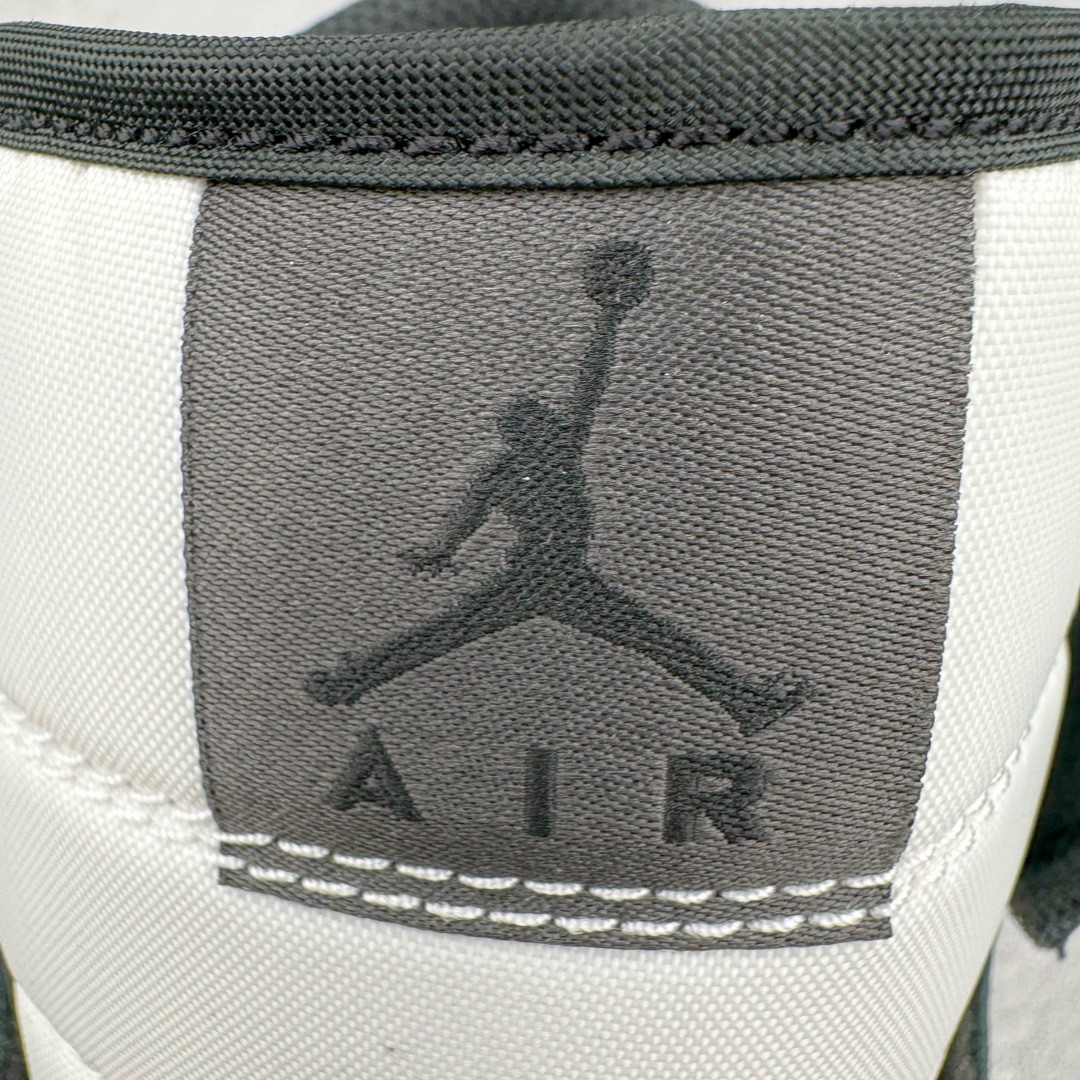 图片[13]-＃奥莱Zp订单福利 Air Jordan AJ1 Mid 中帮复古潮流百搭篮球鞋 FB9911-001 独家渠道 市面未流通批次 奥莱直播间499 599一样的东西 碾压市面现存所有版本 公司一样的东西 超值回馈 帮你省钱 支持各种鉴定 Air Jordan 1 于1985年推出 是耐克第一双以乔丹名字命名的篮球鞋 正是这双鞋 开启了一个时代 其外形的灵感来自于在当年风靡一时的Air Force 1 同时降低中底厚度 減轻重量 增加贴地感 并采用了后掌Air Sole气垫 最经典的飞翼 Logo来自于当时的Nike创意总监 Peter Moore 作为一款革命性的球鞋 AirJordan 1曾因违反了当时联盟的统一着装规定而被巨额罚款 但这道禁令却也令Air Jordan 1火爆一时 遭到疯抢 并因此留下一段佳话 尺码：40 40.5 41 42 42.5 43 44 44.5-选品中心