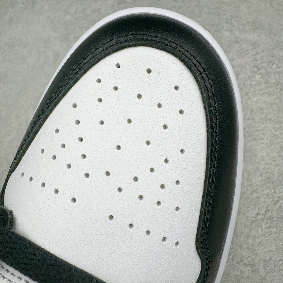 图片[17]-＃奥莱Zp订单福利 Air Jordan AJ1 Mid 中帮复古潮流百搭篮球鞋 FB9911-001 独家渠道 市面未流通批次 奥莱直播间499 599一样的东西 碾压市面现存所有版本 公司一样的东西 超值回馈 帮你省钱 支持各种鉴定 Air Jordan 1 于1985年推出 是耐克第一双以乔丹名字命名的篮球鞋 正是这双鞋 开启了一个时代 其外形的灵感来自于在当年风靡一时的Air Force 1 同时降低中底厚度 減轻重量 增加贴地感 并采用了后掌Air Sole气垫 最经典的飞翼 Logo来自于当时的Nike创意总监 Peter Moore 作为一款革命性的球鞋 AirJordan 1曾因违反了当时联盟的统一着装规定而被巨额罚款 但这道禁令却也令Air Jordan 1火爆一时 遭到疯抢 并因此留下一段佳话 尺码：40 40.5 41 42 42.5 43 44 44.5-选品中心