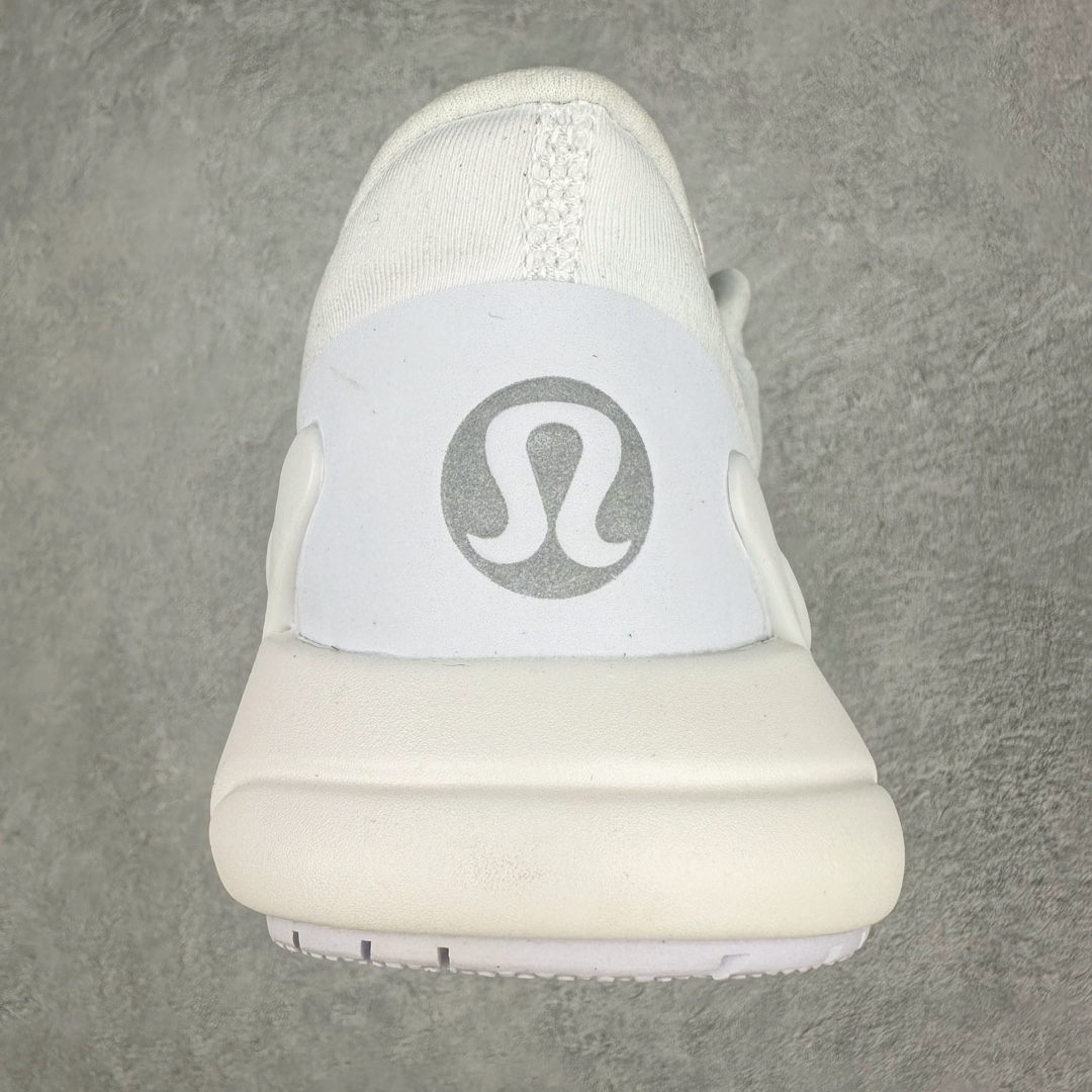 图片[8]-Lululemon W Chargefeel Workout Low 露露乐蒙查奇系列低帮健身训练透气休闲运动慢跑鞋 加拿大运动服饰品牌lululemon宣布推出第二款运动鞋Chargefeel。据了解，Chargefeel运动鞋分为中帮和低帮两款，共有14个颜色可选。今年3月，lululemon发布了品牌首款鞋履Blissfeel女士跑鞋，从瑜伽服起家的该品牌，就此正式进军鞋履细分。和首款跑鞋不同，此次Chargefeel的一大卖点就是“一双多能”，可以覆盖跑步、综训等多样运动。而从价格段来看，两者均属于中高端定位的运动鞋。尺码：36 36.5 37.5 38 38.5 39 40 40.5 41 42 42.5 43 44-选品中心