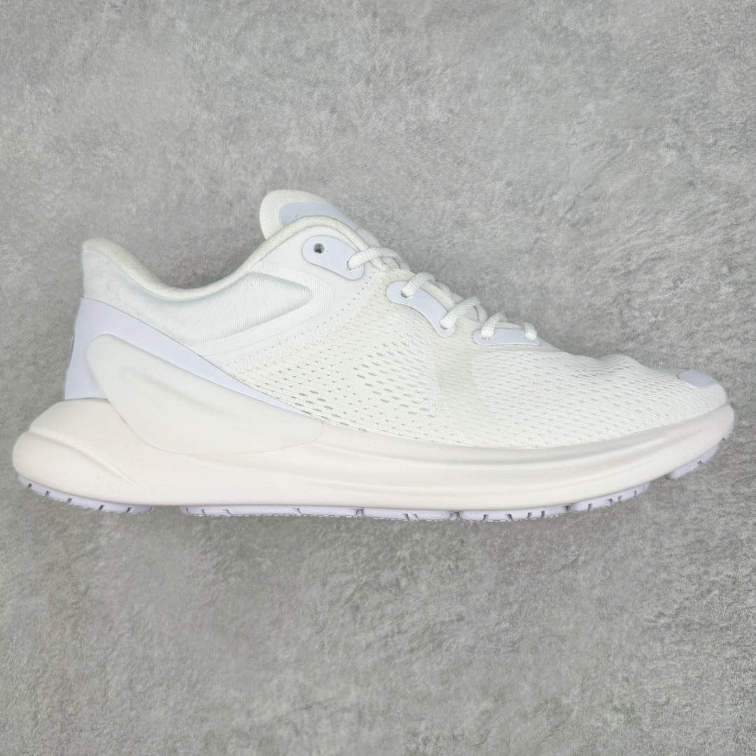 Lululemon W Chargefeel Workout Low 露露乐蒙查奇系列低帮健身训练透气休闲运动慢跑鞋 加拿大运动服饰品牌lululemon宣布推出第二款运动鞋Chargefeel。据了解，Chargefeel运动鞋分为中帮和低帮两款，共有14个颜色可选。今年3月，lululemon发布了品牌首款鞋履Blissfeel女士跑鞋，从瑜伽服起家的该品牌，就此正式进军鞋履细分。和首款跑鞋不同，此次Chargefeel的一大卖点就是“一双多能”，可以覆盖跑步、综训等多样运动。而从价格段来看，两者均属于中高端定位的运动鞋。尺码：36 36.5 37.5 38 38.5 39 40 40.5 41 42 42.5 43 44-选品中心