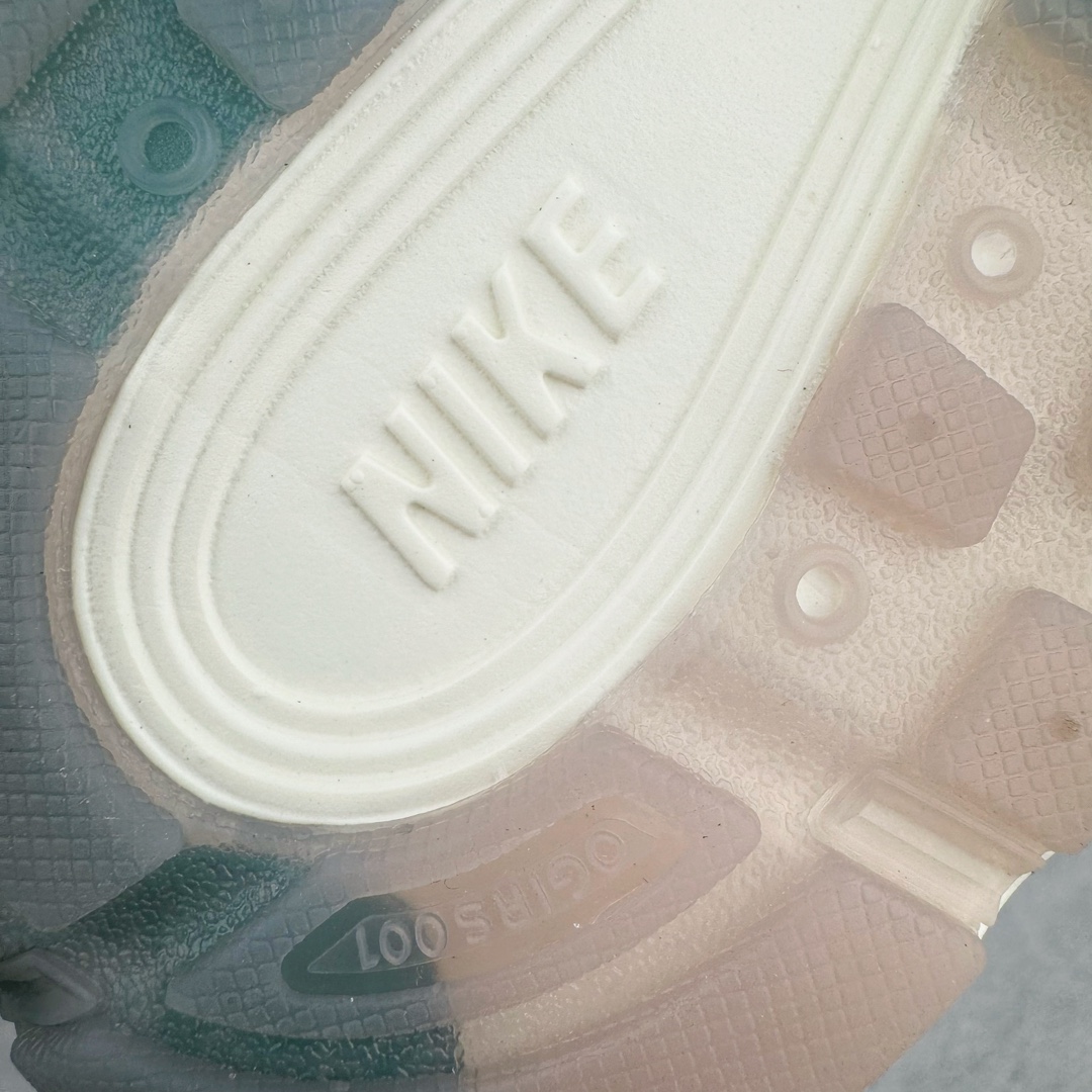 图片[20]-NK P-6000 系列低帮复古老爹风休闲运动舒适慢跑鞋 HF4308-072 融合 Pegasus 过往运动鞋设计 助力 21 世纪早期跑步运动跃升时尚新高度 采用透气网眼布、运动风格线条和耐穿覆面 兼具吸睛外观和舒适感受 中底泡绵以田径赛道为灵感 打造厚实设计 缔造出众缓震性能 尺码：36 36.5 37.5 38 38.5 39 40 40.5 41 42 42.5 43 44 44.5 45-选品中心