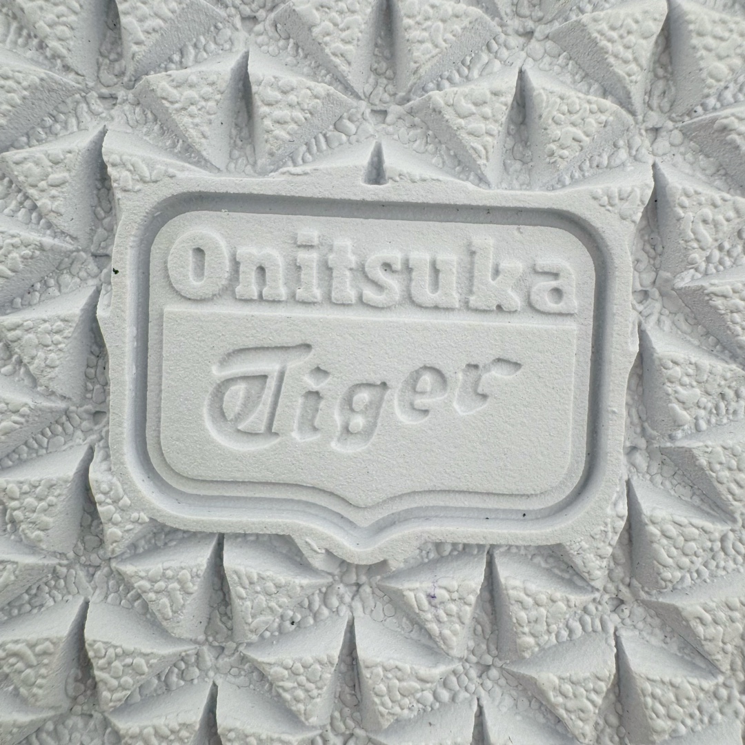 图片[18]-＃HK纯原福利 Asics Onitsuka Tiger MEXICO 66 亚瑟士鬼冢虎复古经典板鞋 市场最强版本 原厂牛津布加持 海外订单工厂出品 超成熟稳定的做工品控 原装全套纸板楦头开发 原汁原味 完美呈现版型 私模正确鞋底咬花纹路 一比一鞋头弧度高度鞋身弧度 绝不口嗨 细节品控鞋型随意秒杀市面 原档咬花纹路私模大底 一个单元有六个三角形 总体形拼接呈现花瓣状 官方四联吊牌 原装Ortholite轻量化鞋垫 原盒原配 质保卡 说明书 钢印防尘纸 纸板中底带钢印 乳胶组合鞋垫 支持全方位的对比专柜 产品从款式颜色造型上体现出追求舒适和细节的完美 鞋类更是推崇手工制作的严谨与完美 融舒适性与可穿性的设计风格 注重细节的完美和别致魅力 既保持稳重 又不失轻松的时尚感 尺码：36 37 37.5 38 39 39.5 40 40.5 41.5 42 42.5 43.5 44 45 46-选品中心