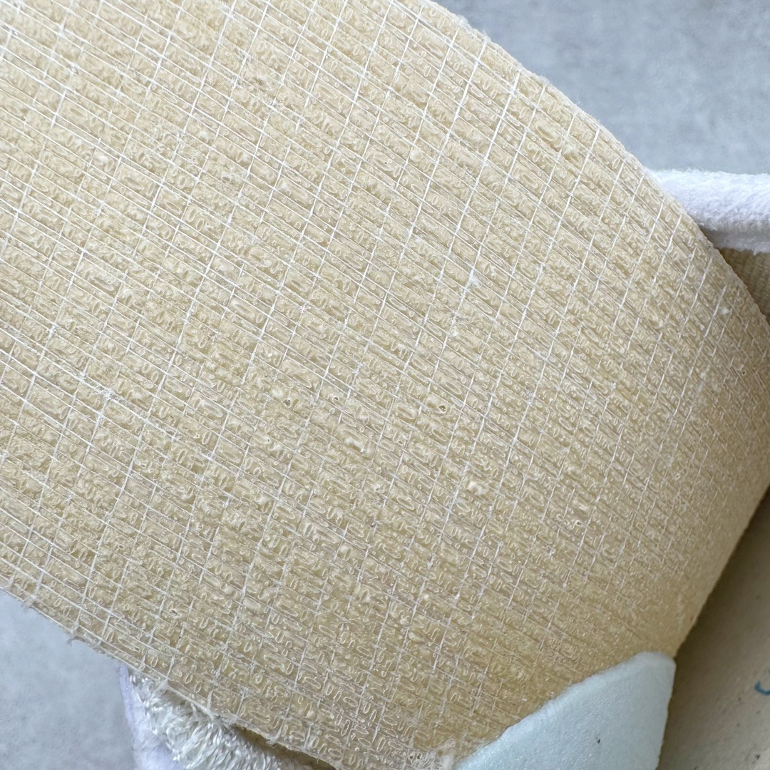 图片[21]-＃HK纯原福利 Asics Onitsuka Tiger MEXICO 66 亚瑟士鬼冢虎复古经典板鞋 市场最强版本 原厂牛津布加持 海外订单工厂出品 超成熟稳定的做工品控 原装全套纸板楦头开发 原汁原味 完美呈现版型 私模正确鞋底咬花纹路 一比一鞋头弧度高度鞋身弧度 绝不口嗨 细节品控鞋型随意秒杀市面 原档咬花纹路私模大底 一个单元有六个三角形 总体形拼接呈现花瓣状 官方四联吊牌 原装Ortholite轻量化鞋垫 原盒原配 质保卡 说明书 钢印防尘纸 纸板中底带钢印 乳胶组合鞋垫 支持全方位的对比专柜 产品从款式颜色造型上体现出追求舒适和细节的完美 鞋类更是推崇手工制作的严谨与完美 融舒适性与可穿性的设计风格 注重细节的完美和别致魅力 既保持稳重 又不失轻松的时尚感 尺码：36 37 37.5 38 39 39.5 40 40.5 41.5 42 42.5 43.5 44 45 46-选品中心