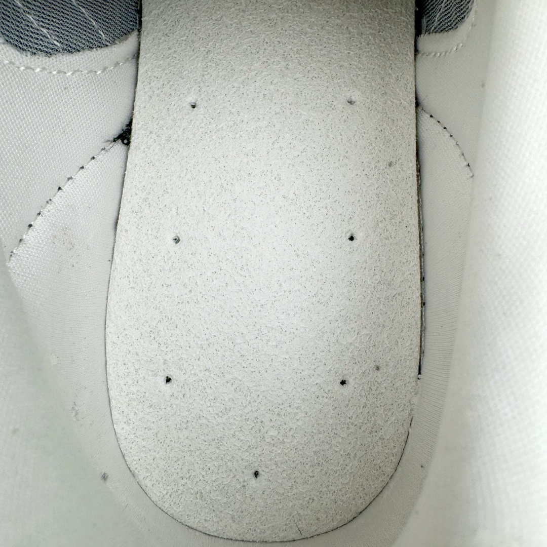 图片[17]-＃MF AD Original Gazelle Indoor Trainers 瞪羚室内鞋系列低帮复古百搭休闲运动德训风板鞋 黑灰 IF9642 高端零售特供批次 原厂定制长毛翻毛皮组合环保纤维革鞋面材质 内置环保海玻璃鞋垫 外置RB橡胶大底 产品品控稳定性领先行业 原厂全套原楦原纸板冲刀磨具开发 原厂皮料加持 原厂港宝加持定型后跟R度完美 将复古进行到底 简约流畅 三十年不变经典 这款Gazelle运动鞋 无论面料、配色、质感或设计 都只在重现其1991年原款的经典 皮革鞋面 撞色三条纹和鞋跟标的设计 力求呈现90年代的经典复古风潮 Samba火热的同时 也带动了其它的复古鞋型 Gazelle便是其中一只 Gazelle Indoor拥有包边更宽的T字型鞋头 更好的保护运动员的前掌 浓浓的复古氛围感 非常适合现在流行的Cleanfit风格 尺码：35.5 36 36⅔ 37⅓ 38 38⅔ 39⅓ 40 40⅔ 41⅓ 42 42⅔ 43⅓ 44 44⅔ 45-选品中心