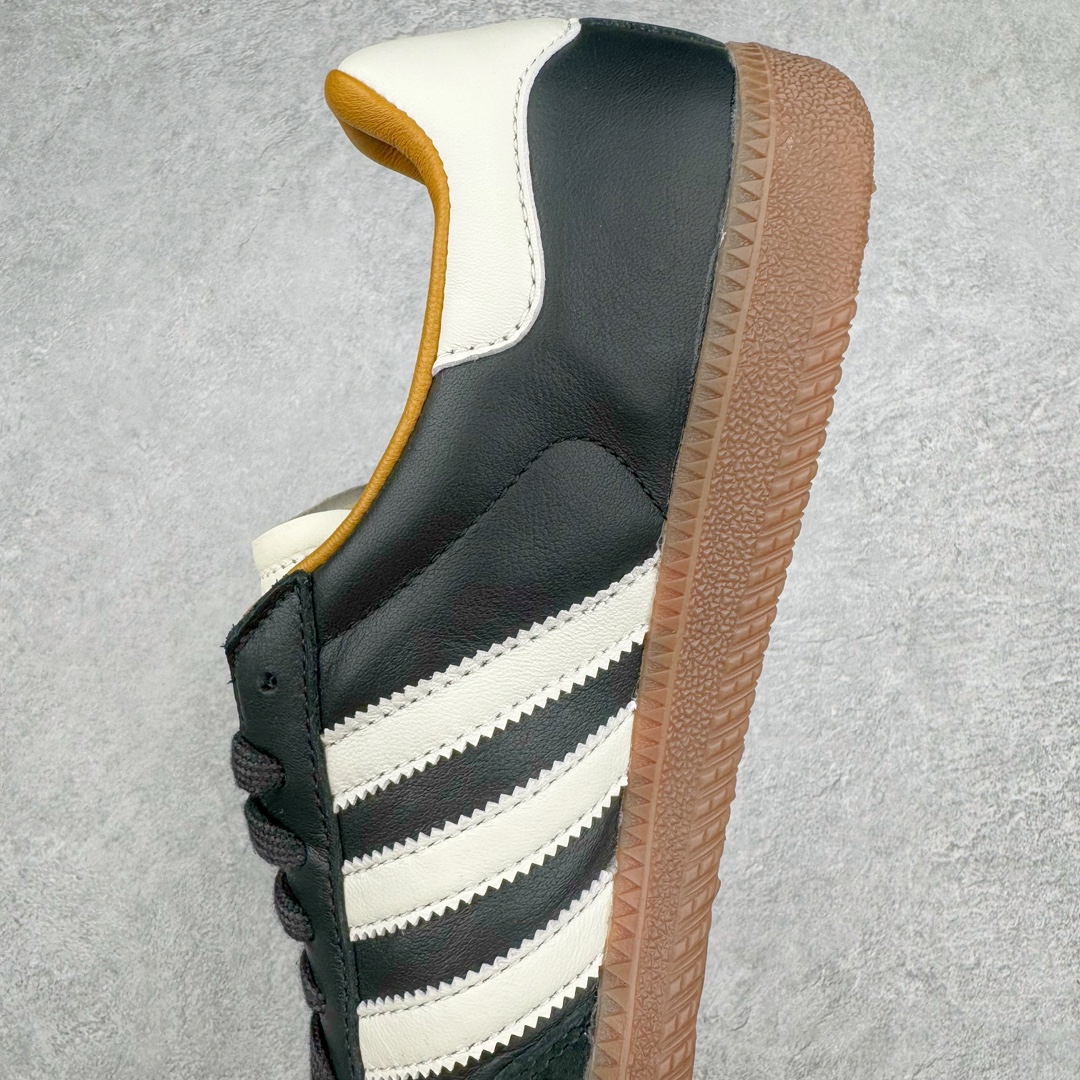 图片[7]-＃ZC总裁 JJJJound x AD Originals Samba Classic\\\”Studded Pack Black\\\”桑巴舞系列绅士德训足球风百搭低帮休闲运动板鞋 联名黑白 ID8707 好货不怕晚 原厂进口 \\\”Prime Asia\\\” 山羊皮（纹理自然）原厂台湾进口短绒猪巴革 全套原厂纸板冲刀加持 独家原档案私模RB橡胶大底 含胶量硬度原鞋一致 正确拉帮鞋垫背胶 原厂标裁支持鉴定 高密度丽新布中底 内置环保海玻璃鞋垫 全鞋电脑针车零偏差 产品品控稳定性领先行业 原厂港宝加持定型后跟R度完美 JJJJound x Originals联名鞋 作为合作企划里的金字招牌JJJJound 善于利用自己的极简美学挖掘品牌的全新风貌 本次 JJJJound 携手 Originals 选用大热鞋款 Samba 为蓝本 将鞋款的街头气质无痕转变为「静奢风」 鞋款肉眼可见的被赋予了难得的质感 黑白两色都采用了黄色优质皮革内衬以呼应生胶大底 取消了鞋舌的 Logo 转而采用压纹处理使得鞋款整体氛围更加静谧、奢华 同时为了彰显本次合作鞋款的身份 双方合作标识和 JJJJound Logo 被分别印在鞋口内侧和鞋垫上 尺码：36 36.5 37.5 38 38.5 39 40 40.5 41 42 42.5 43 44 44.5 45 46 46.5-选品中心