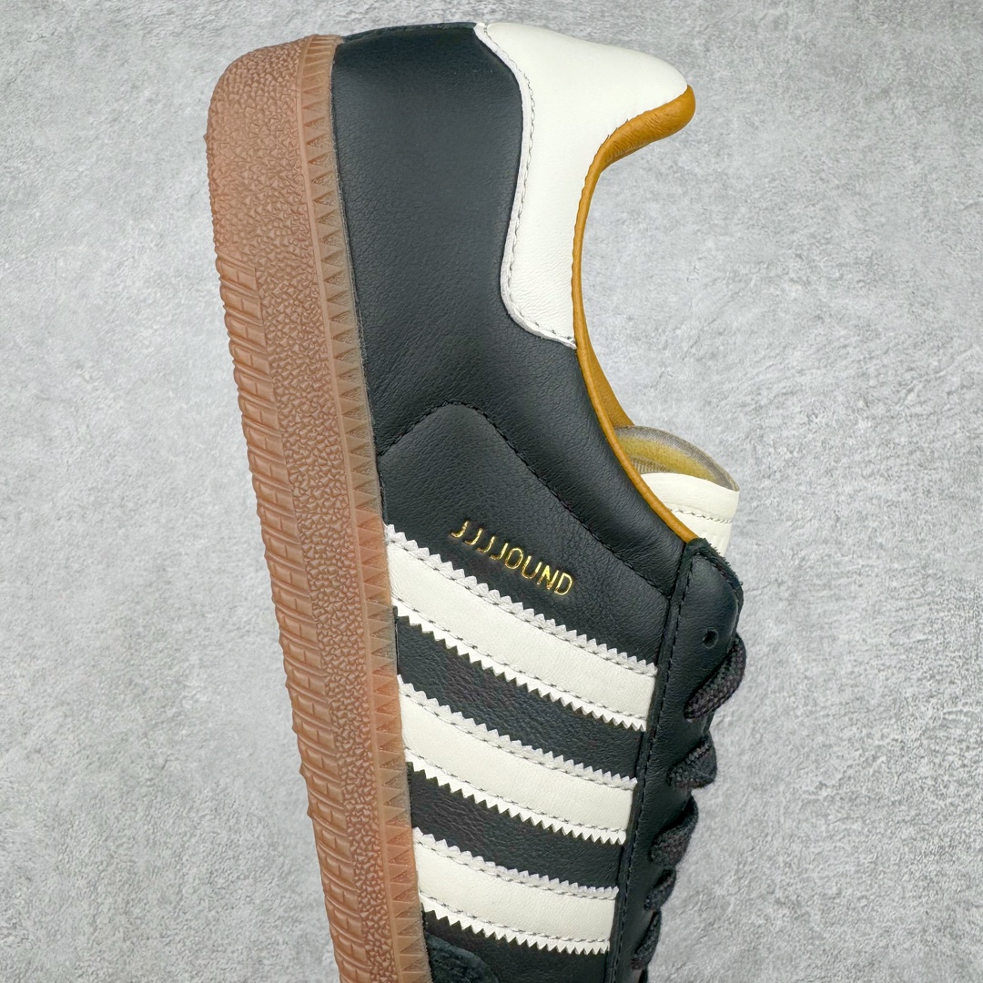 图片[6]-＃ZC总裁 JJJJound x AD Originals Samba Classic\\\”Studded Pack Black\\\”桑巴舞系列绅士德训足球风百搭低帮休闲运动板鞋 联名黑白 ID8707 好货不怕晚 原厂进口 \\\”Prime Asia\\\” 山羊皮（纹理自然）原厂台湾进口短绒猪巴革 全套原厂纸板冲刀加持 独家原档案私模RB橡胶大底 含胶量硬度原鞋一致 正确拉帮鞋垫背胶 原厂标裁支持鉴定 高密度丽新布中底 内置环保海玻璃鞋垫 全鞋电脑针车零偏差 产品品控稳定性领先行业 原厂港宝加持定型后跟R度完美 JJJJound x Originals联名鞋 作为合作企划里的金字招牌JJJJound 善于利用自己的极简美学挖掘品牌的全新风貌 本次 JJJJound 携手 Originals 选用大热鞋款 Samba 为蓝本 将鞋款的街头气质无痕转变为「静奢风」 鞋款肉眼可见的被赋予了难得的质感 黑白两色都采用了黄色优质皮革内衬以呼应生胶大底 取消了鞋舌的 Logo 转而采用压纹处理使得鞋款整体氛围更加静谧、奢华 同时为了彰显本次合作鞋款的身份 双方合作标识和 JJJJound Logo 被分别印在鞋口内侧和鞋垫上 尺码：36 36.5 37.5 38 38.5 39 40 40.5 41 42 42.5 43 44 44.5 45 46 46.5-选品中心