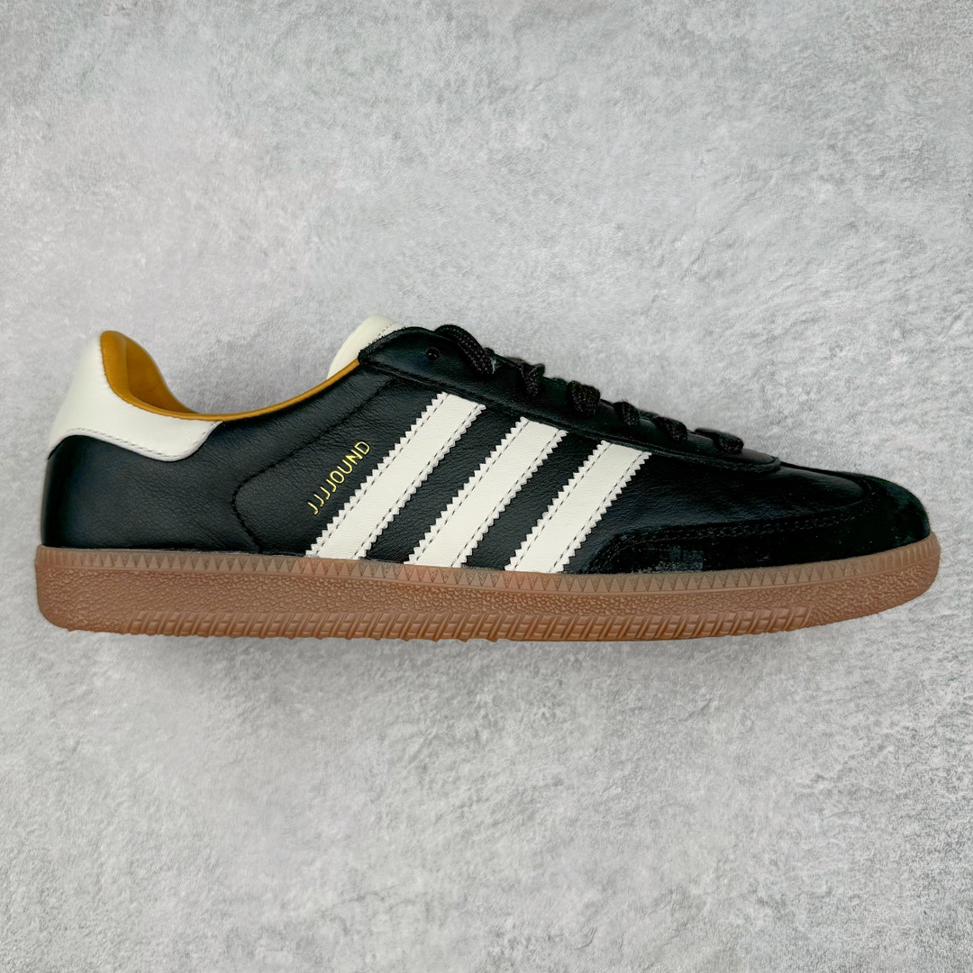 ＃ZC总裁 JJJJound x AD Originals Samba Classic\\\”Studded Pack Black\\\”桑巴舞系列绅士德训足球风百搭低帮休闲运动板鞋 联名黑白 ID8707 好货不怕晚 原厂进口 \\\”Prime Asia\\\” 山羊皮（纹理自然）原厂台湾进口短绒猪巴革 全套原厂纸板冲刀加持 独家原档案私模RB橡胶大底 含胶量硬度原鞋一致 正确拉帮鞋垫背胶 原厂标裁支持鉴定 高密度丽新布中底 内置环保海玻璃鞋垫 全鞋电脑针车零偏差 产品品控稳定性领先行业 原厂港宝加持定型后跟R度完美 JJJJound x Originals联名鞋 作为合作企划里的金字招牌JJJJound 善于利用自己的极简美学挖掘品牌的全新风貌 本次 JJJJound 携手 Originals 选用大热鞋款 Samba 为蓝本 将鞋款的街头气质无痕转变为「静奢风」 鞋款肉眼可见的被赋予了难得的质感 黑白两色都采用了黄色优质皮革内衬以呼应生胶大底 取消了鞋舌的 Logo 转而采用压纹处理使得鞋款整体氛围更加静谧、奢华 同时为了彰显本次合作鞋款的身份 双方合作标识和 JJJJound Logo 被分别印在鞋口内侧和鞋垫上 尺码：36 36.5 37.5 38 38.5 39 40 40.5 41 42 42.5 43 44 44.5 45 46 46.5-选品中心