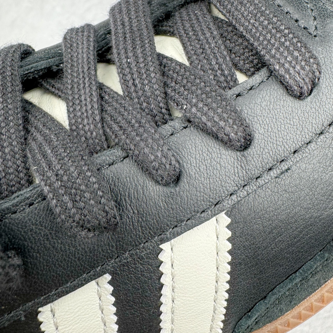 图片[10]-＃ZC总裁 JJJJound x AD Originals Samba Classic\\\”Studded Pack Black\\\”桑巴舞系列绅士德训足球风百搭低帮休闲运动板鞋 联名黑白 ID8707 好货不怕晚 原厂进口 \\\”Prime Asia\\\” 山羊皮（纹理自然）原厂台湾进口短绒猪巴革 全套原厂纸板冲刀加持 独家原档案私模RB橡胶大底 含胶量硬度原鞋一致 正确拉帮鞋垫背胶 原厂标裁支持鉴定 高密度丽新布中底 内置环保海玻璃鞋垫 全鞋电脑针车零偏差 产品品控稳定性领先行业 原厂港宝加持定型后跟R度完美 JJJJound x Originals联名鞋 作为合作企划里的金字招牌JJJJound 善于利用自己的极简美学挖掘品牌的全新风貌 本次 JJJJound 携手 Originals 选用大热鞋款 Samba 为蓝本 将鞋款的街头气质无痕转变为「静奢风」 鞋款肉眼可见的被赋予了难得的质感 黑白两色都采用了黄色优质皮革内衬以呼应生胶大底 取消了鞋舌的 Logo 转而采用压纹处理使得鞋款整体氛围更加静谧、奢华 同时为了彰显本次合作鞋款的身份 双方合作标识和 JJJJound Logo 被分别印在鞋口内侧和鞋垫上 尺码：36 36.5 37.5 38 38.5 39 40 40.5 41 42 42.5 43 44 44.5 45 46 46.5-选品中心