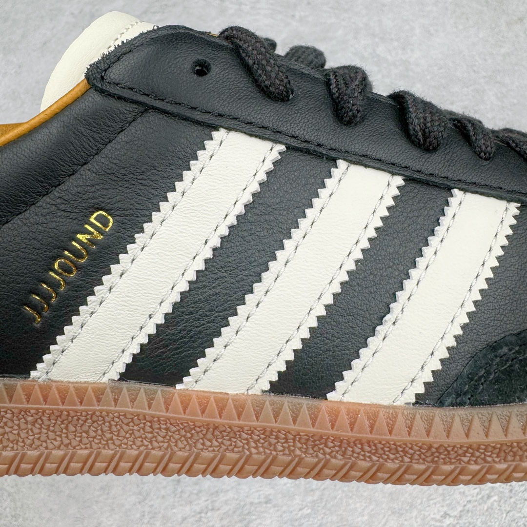 图片[11]-＃ZC总裁 JJJJound x AD Originals Samba Classic\\\”Studded Pack Black\\\”桑巴舞系列绅士德训足球风百搭低帮休闲运动板鞋 联名黑白 ID8707 好货不怕晚 原厂进口 \\\”Prime Asia\\\” 山羊皮（纹理自然）原厂台湾进口短绒猪巴革 全套原厂纸板冲刀加持 独家原档案私模RB橡胶大底 含胶量硬度原鞋一致 正确拉帮鞋垫背胶 原厂标裁支持鉴定 高密度丽新布中底 内置环保海玻璃鞋垫 全鞋电脑针车零偏差 产品品控稳定性领先行业 原厂港宝加持定型后跟R度完美 JJJJound x Originals联名鞋 作为合作企划里的金字招牌JJJJound 善于利用自己的极简美学挖掘品牌的全新风貌 本次 JJJJound 携手 Originals 选用大热鞋款 Samba 为蓝本 将鞋款的街头气质无痕转变为「静奢风」 鞋款肉眼可见的被赋予了难得的质感 黑白两色都采用了黄色优质皮革内衬以呼应生胶大底 取消了鞋舌的 Logo 转而采用压纹处理使得鞋款整体氛围更加静谧、奢华 同时为了彰显本次合作鞋款的身份 双方合作标识和 JJJJound Logo 被分别印在鞋口内侧和鞋垫上 尺码：36 36.5 37.5 38 38.5 39 40 40.5 41 42 42.5 43 44 44.5 45 46 46.5-选品中心