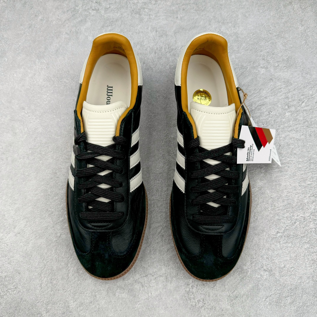 图片[2]-＃ZC总裁 JJJJound x AD Originals Samba Classic\\\”Studded Pack Black\\\”桑巴舞系列绅士德训足球风百搭低帮休闲运动板鞋 联名黑白 ID8707 好货不怕晚 原厂进口 \\\”Prime Asia\\\” 山羊皮（纹理自然）原厂台湾进口短绒猪巴革 全套原厂纸板冲刀加持 独家原档案私模RB橡胶大底 含胶量硬度原鞋一致 正确拉帮鞋垫背胶 原厂标裁支持鉴定 高密度丽新布中底 内置环保海玻璃鞋垫 全鞋电脑针车零偏差 产品品控稳定性领先行业 原厂港宝加持定型后跟R度完美 JJJJound x Originals联名鞋 作为合作企划里的金字招牌JJJJound 善于利用自己的极简美学挖掘品牌的全新风貌 本次 JJJJound 携手 Originals 选用大热鞋款 Samba 为蓝本 将鞋款的街头气质无痕转变为「静奢风」 鞋款肉眼可见的被赋予了难得的质感 黑白两色都采用了黄色优质皮革内衬以呼应生胶大底 取消了鞋舌的 Logo 转而采用压纹处理使得鞋款整体氛围更加静谧、奢华 同时为了彰显本次合作鞋款的身份 双方合作标识和 JJJJound Logo 被分别印在鞋口内侧和鞋垫上 尺码：36 36.5 37.5 38 38.5 39 40 40.5 41 42 42.5 43 44 44.5 45 46 46.5-选品中心