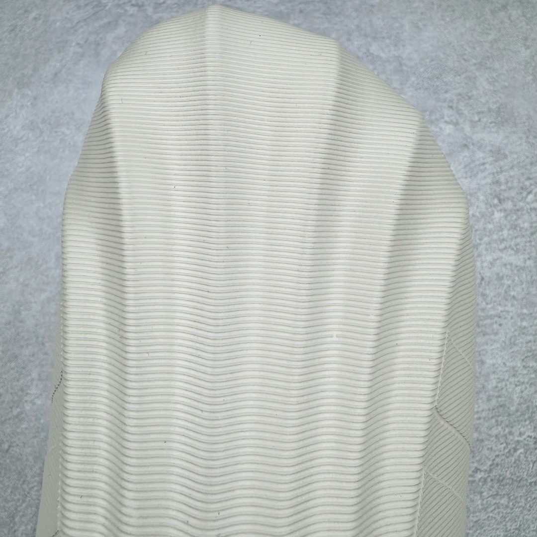 图片[14]-＃LJ渠道版 AD adiFOM Superstar MULE 贝壳头版一脚蹬半拖鸭掌鞋半拖 灰绿 IE0757 重金购入原鞋及原档案磨具生产指令开发 鞋头部位凹凸有致 横向大面积波浪纹理 后跟Logo 凹凸明显 轮廓分明 描漆定位精准 公整无偏差不溢出 LOGO内侧钢印清晰工整 原厂磨具全鞋无多余毛边 同源公司EVA粒子环保塑料 原厂指令配方 无任何异味 弹性卡色均保持原鞋一致 匠心打造 鞋口弧度大小 鞋面色泽质感同步原鞋 LOGO内侧钢印清晰工整 中底部分带原厂钢印编号 原厂Ortholite欧斯莱鞋垫 区别掉渣海玻璃鞋垫 吸汗防臭的效果无法相提并论 原厂定制原标 同比ZP 符合人体设计 产品基于标志性 Superstar 鞋款轮廓的同时 利用可再生的甘蔗加工物材料制成一体式泡沫鞋身 无鞋带设计更加方便穿脱 点睛之笔在于标志性的三道杠出现在鞋子的两侧 鞋跟贴片上饰有品牌标志性的三叶草压花 偏小一码 尺码：35.5 36 36.5 37 38 38.5 39 40 40.5 41 42 42.5 43 44 44.5 45 46-选品中心