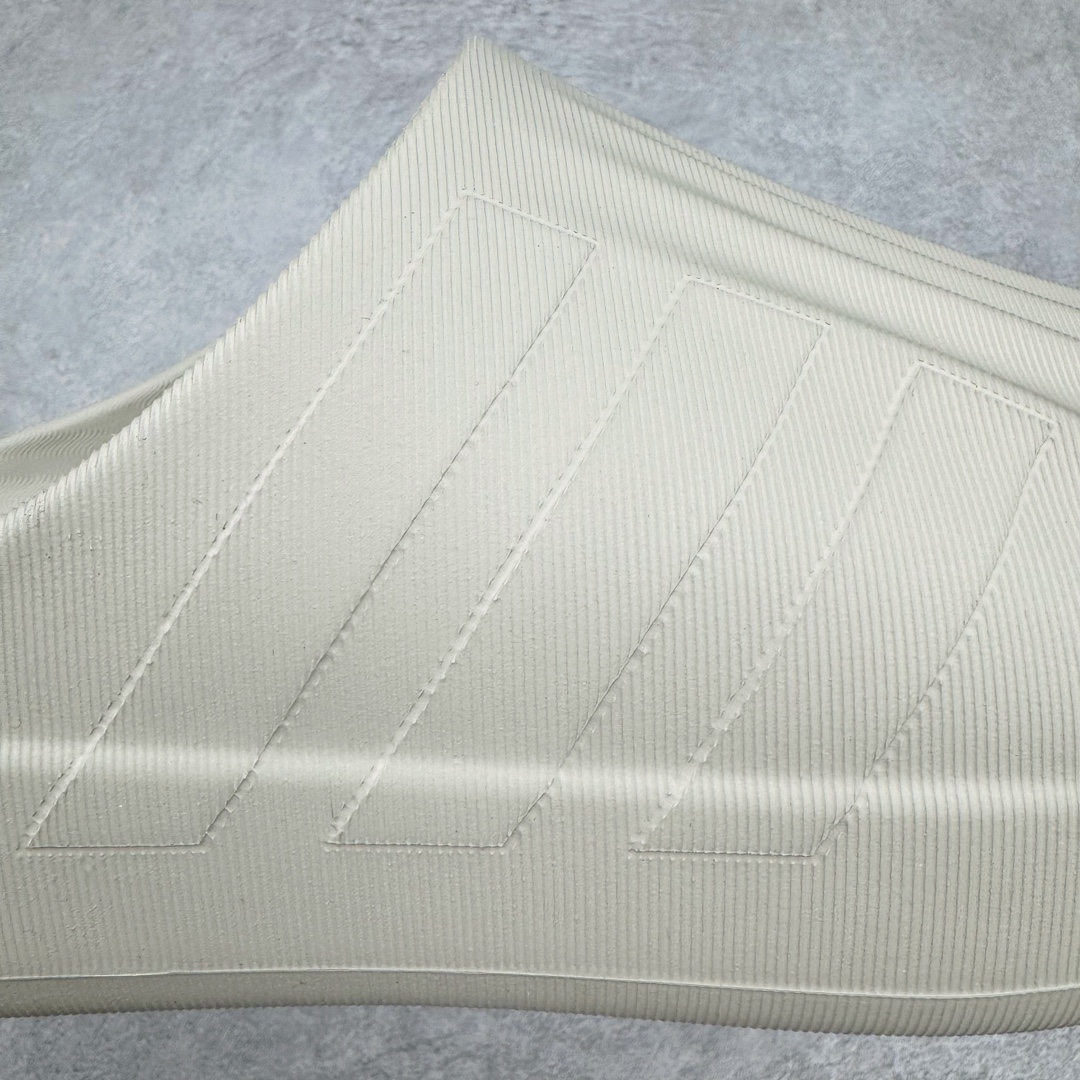 图片[15]-＃LJ渠道版 AD adiFOM Superstar MULE 贝壳头版一脚蹬半拖鸭掌鞋半拖 灰绿 IE0757 重金购入原鞋及原档案磨具生产指令开发 鞋头部位凹凸有致 横向大面积波浪纹理 后跟Logo 凹凸明显 轮廓分明 描漆定位精准 公整无偏差不溢出 LOGO内侧钢印清晰工整 原厂磨具全鞋无多余毛边 同源公司EVA粒子环保塑料 原厂指令配方 无任何异味 弹性卡色均保持原鞋一致 匠心打造 鞋口弧度大小 鞋面色泽质感同步原鞋 LOGO内侧钢印清晰工整 中底部分带原厂钢印编号 原厂Ortholite欧斯莱鞋垫 区别掉渣海玻璃鞋垫 吸汗防臭的效果无法相提并论 原厂定制原标 同比ZP 符合人体设计 产品基于标志性 Superstar 鞋款轮廓的同时 利用可再生的甘蔗加工物材料制成一体式泡沫鞋身 无鞋带设计更加方便穿脱 点睛之笔在于标志性的三道杠出现在鞋子的两侧 鞋跟贴片上饰有品牌标志性的三叶草压花 偏小一码 尺码：35.5 36 36.5 37 38 38.5 39 40 40.5 41 42 42.5 43 44 44.5 45 46-选品中心