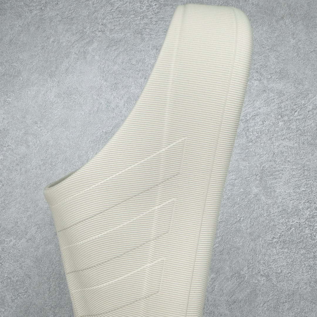 图片[7]-＃LJ渠道版 AD adiFOM Superstar MULE 贝壳头版一脚蹬半拖鸭掌鞋半拖 灰绿 IE0757 重金购入原鞋及原档案磨具生产指令开发 鞋头部位凹凸有致 横向大面积波浪纹理 后跟Logo 凹凸明显 轮廓分明 描漆定位精准 公整无偏差不溢出 LOGO内侧钢印清晰工整 原厂磨具全鞋无多余毛边 同源公司EVA粒子环保塑料 原厂指令配方 无任何异味 弹性卡色均保持原鞋一致 匠心打造 鞋口弧度大小 鞋面色泽质感同步原鞋 LOGO内侧钢印清晰工整 中底部分带原厂钢印编号 原厂Ortholite欧斯莱鞋垫 区别掉渣海玻璃鞋垫 吸汗防臭的效果无法相提并论 原厂定制原标 同比ZP 符合人体设计 产品基于标志性 Superstar 鞋款轮廓的同时 利用可再生的甘蔗加工物材料制成一体式泡沫鞋身 无鞋带设计更加方便穿脱 点睛之笔在于标志性的三道杠出现在鞋子的两侧 鞋跟贴片上饰有品牌标志性的三叶草压花 偏小一码 尺码：35.5 36 36.5 37 38 38.5 39 40 40.5 41 42 42.5 43 44 44.5 45 46-选品中心