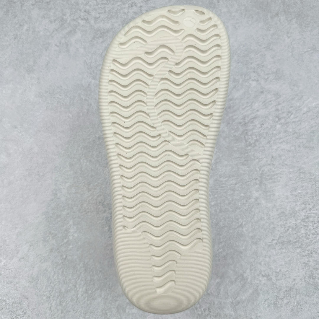 图片[9]-＃LJ渠道版 AD adiFOM Superstar MULE 贝壳头版一脚蹬半拖鸭掌鞋半拖 灰绿 IE0757 重金购入原鞋及原档案磨具生产指令开发 鞋头部位凹凸有致 横向大面积波浪纹理 后跟Logo 凹凸明显 轮廓分明 描漆定位精准 公整无偏差不溢出 LOGO内侧钢印清晰工整 原厂磨具全鞋无多余毛边 同源公司EVA粒子环保塑料 原厂指令配方 无任何异味 弹性卡色均保持原鞋一致 匠心打造 鞋口弧度大小 鞋面色泽质感同步原鞋 LOGO内侧钢印清晰工整 中底部分带原厂钢印编号 原厂Ortholite欧斯莱鞋垫 区别掉渣海玻璃鞋垫 吸汗防臭的效果无法相提并论 原厂定制原标 同比ZP 符合人体设计 产品基于标志性 Superstar 鞋款轮廓的同时 利用可再生的甘蔗加工物材料制成一体式泡沫鞋身 无鞋带设计更加方便穿脱 点睛之笔在于标志性的三道杠出现在鞋子的两侧 鞋跟贴片上饰有品牌标志性的三叶草压花 偏小一码 尺码：35.5 36 36.5 37 38 38.5 39 40 40.5 41 42 42.5 43 44 44.5 45 46-选品中心