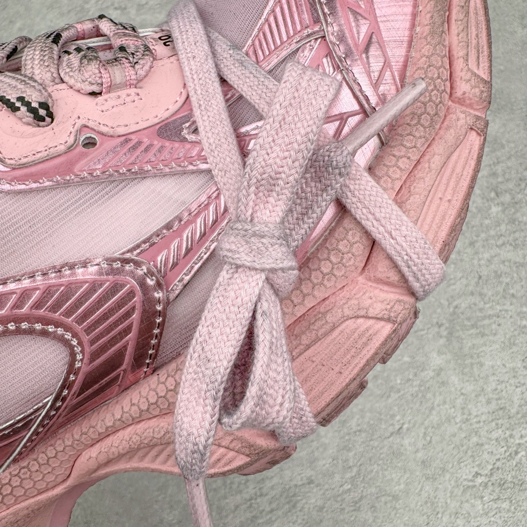 图片[11]-＃XA纯原 BALENCIAGA 3XL Sneakers 巴黎世家十代网布系带低帮走秀复古老爹鞋 全套原纸板楦头开发 最原汁原味的灵魂版型 全鞋荧光划线卡点 胶水把控整洁度追求极致完美 每一双都是工艺品 多重QC质检 超越公司货的品控标准 实实在在的免检产品 原盒原配 正确字体电绣 粗细、位置、大小正确 侧边TPU 透气孔匹配意产原版 正确分离大底 TPU软底 原版一致大底LOGO 立体感十足 原厂皮料水洗做旧 采购原厂网纱 不含皮革 网布材料和聚氨酯 磨损效果 鞋头边缘和后帮 Balenciaga 徽标 鞋面和后跟凸印尺码 鞋舌 3XL 橡胶品牌标识和反光细节 鞋帮拉袢和鞋舌拉祥 配反光细节 备用鞋带在鞋履前侧 可在穿着前取下 便于不同造型搭配 正常尺码 尺码：35 36 37 38 39 40 41 42 43 44 45 46-选品中心