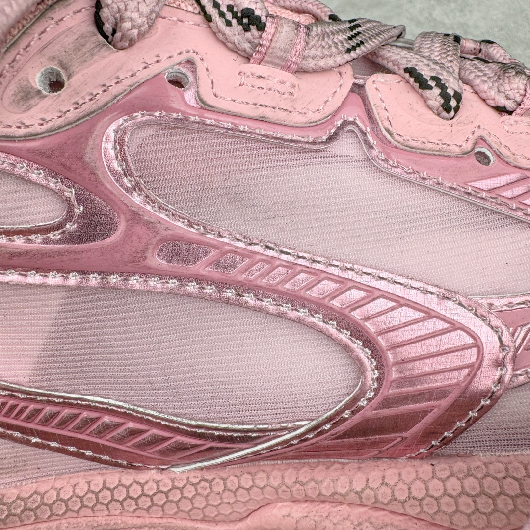 图片[12]-＃XA纯原 BALENCIAGA 3XL Sneakers 巴黎世家十代网布系带低帮走秀复古老爹鞋 全套原纸板楦头开发 最原汁原味的灵魂版型 全鞋荧光划线卡点 胶水把控整洁度追求极致完美 每一双都是工艺品 多重QC质检 超越公司货的品控标准 实实在在的免检产品 原盒原配 正确字体电绣 粗细、位置、大小正确 侧边TPU 透气孔匹配意产原版 正确分离大底 TPU软底 原版一致大底LOGO 立体感十足 原厂皮料水洗做旧 采购原厂网纱 不含皮革 网布材料和聚氨酯 磨损效果 鞋头边缘和后帮 Balenciaga 徽标 鞋面和后跟凸印尺码 鞋舌 3XL 橡胶品牌标识和反光细节 鞋帮拉袢和鞋舌拉祥 配反光细节 备用鞋带在鞋履前侧 可在穿着前取下 便于不同造型搭配 正常尺码 尺码：35 36 37 38 39 40 41 42 43 44 45 46-选品中心