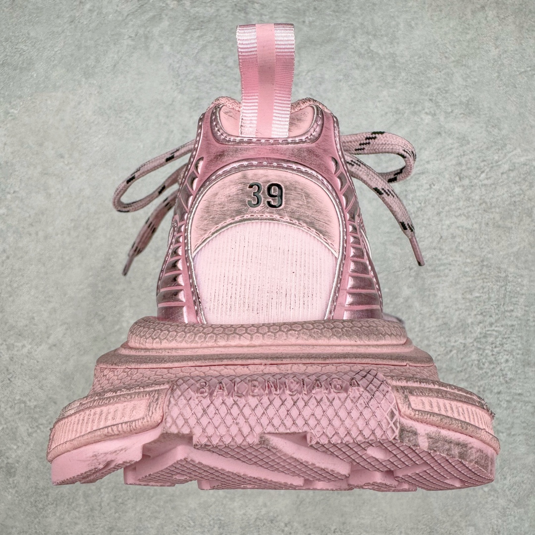 图片[8]-＃XA纯原 BALENCIAGA 3XL Sneakers 巴黎世家十代网布系带低帮走秀复古老爹鞋 全套原纸板楦头开发 最原汁原味的灵魂版型 全鞋荧光划线卡点 胶水把控整洁度追求极致完美 每一双都是工艺品 多重QC质检 超越公司货的品控标准 实实在在的免检产品 原盒原配 正确字体电绣 粗细、位置、大小正确 侧边TPU 透气孔匹配意产原版 正确分离大底 TPU软底 原版一致大底LOGO 立体感十足 原厂皮料水洗做旧 采购原厂网纱 不含皮革 网布材料和聚氨酯 磨损效果 鞋头边缘和后帮 Balenciaga 徽标 鞋面和后跟凸印尺码 鞋舌 3XL 橡胶品牌标识和反光细节 鞋帮拉袢和鞋舌拉祥 配反光细节 备用鞋带在鞋履前侧 可在穿着前取下 便于不同造型搭配 正常尺码 尺码：35 36 37 38 39 40 41 42 43 44 45 46-选品中心