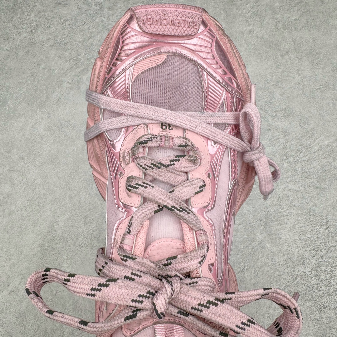 图片[4]-＃XA纯原 BALENCIAGA 3XL Sneakers 巴黎世家十代网布系带低帮走秀复古老爹鞋 全套原纸板楦头开发 最原汁原味的灵魂版型 全鞋荧光划线卡点 胶水把控整洁度追求极致完美 每一双都是工艺品 多重QC质检 超越公司货的品控标准 实实在在的免检产品 原盒原配 正确字体电绣 粗细、位置、大小正确 侧边TPU 透气孔匹配意产原版 正确分离大底 TPU软底 原版一致大底LOGO 立体感十足 原厂皮料水洗做旧 采购原厂网纱 不含皮革 网布材料和聚氨酯 磨损效果 鞋头边缘和后帮 Balenciaga 徽标 鞋面和后跟凸印尺码 鞋舌 3XL 橡胶品牌标识和反光细节 鞋帮拉袢和鞋舌拉祥 配反光细节 备用鞋带在鞋履前侧 可在穿着前取下 便于不同造型搭配 正常尺码 尺码：35 36 37 38 39 40 41 42 43 44 45 46-选品中心
