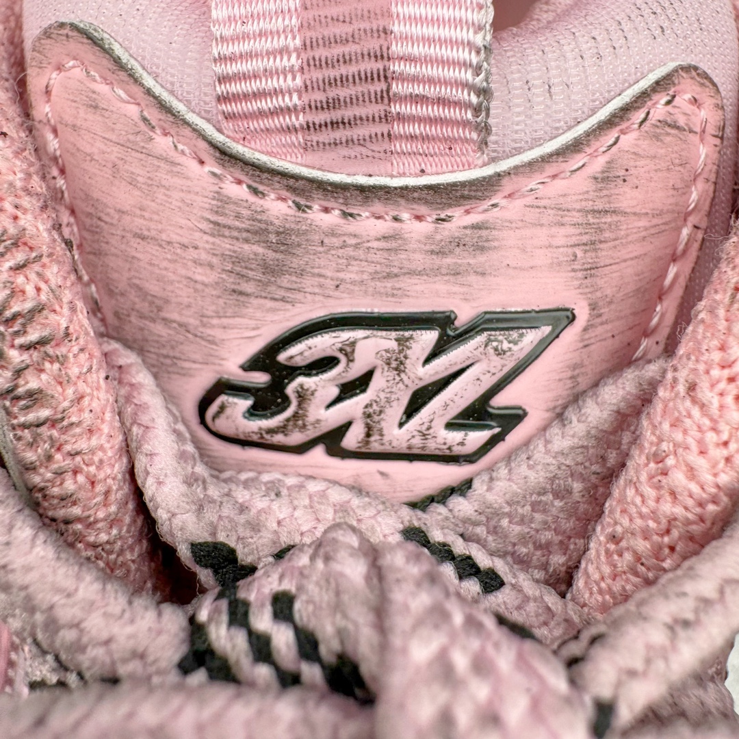 图片[14]-＃XA纯原 BALENCIAGA 3XL Sneakers 巴黎世家十代网布系带低帮走秀复古老爹鞋 全套原纸板楦头开发 最原汁原味的灵魂版型 全鞋荧光划线卡点 胶水把控整洁度追求极致完美 每一双都是工艺品 多重QC质检 超越公司货的品控标准 实实在在的免检产品 原盒原配 正确字体电绣 粗细、位置、大小正确 侧边TPU 透气孔匹配意产原版 正确分离大底 TPU软底 原版一致大底LOGO 立体感十足 原厂皮料水洗做旧 采购原厂网纱 不含皮革 网布材料和聚氨酯 磨损效果 鞋头边缘和后帮 Balenciaga 徽标 鞋面和后跟凸印尺码 鞋舌 3XL 橡胶品牌标识和反光细节 鞋帮拉袢和鞋舌拉祥 配反光细节 备用鞋带在鞋履前侧 可在穿着前取下 便于不同造型搭配 正常尺码 尺码：35 36 37 38 39 40 41 42 43 44 45 46-选品中心