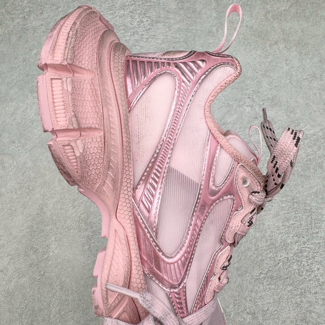 图片[6]-＃XA纯原 BALENCIAGA 3XL Sneakers 巴黎世家十代网布系带低帮走秀复古老爹鞋 全套原纸板楦头开发 最原汁原味的灵魂版型 全鞋荧光划线卡点 胶水把控整洁度追求极致完美 每一双都是工艺品 多重QC质检 超越公司货的品控标准 实实在在的免检产品 原盒原配 正确字体电绣 粗细、位置、大小正确 侧边TPU 透气孔匹配意产原版 正确分离大底 TPU软底 原版一致大底LOGO 立体感十足 原厂皮料水洗做旧 采购原厂网纱 不含皮革 网布材料和聚氨酯 磨损效果 鞋头边缘和后帮 Balenciaga 徽标 鞋面和后跟凸印尺码 鞋舌 3XL 橡胶品牌标识和反光细节 鞋帮拉袢和鞋舌拉祥 配反光细节 备用鞋带在鞋履前侧 可在穿着前取下 便于不同造型搭配 正常尺码 尺码：35 36 37 38 39 40 41 42 43 44 45 46-选品中心