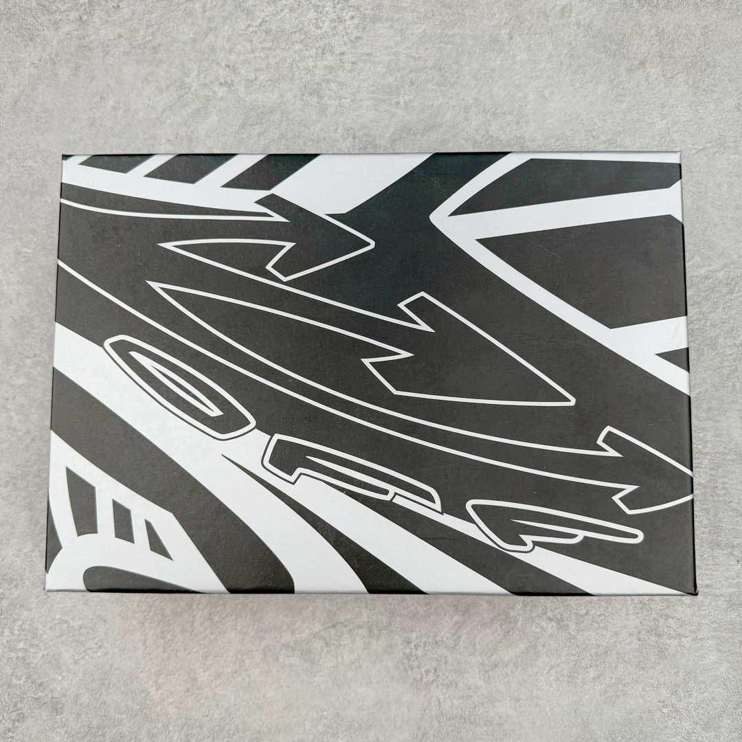 图片[21]-＃KX Off-White 2024年OW最新款跑鞋 #百分百原盒正确版 原楦原纸板数据开发 4层分离大底#鞋面采用3d立体打印和多种材料拼接而成#防滑耐磨透气性轻便跑鞋 作为曾经爆火 并且定位奢潮领域的标志性品牌 Off-White 仍需要不断更新符合当下潮流时尚的复古运动鞋款，以期收获基本盘消费者的关注 此次更新的 Off-White 新款运动鞋将经典复古老爹鞋细节设计更加夸张化 并将标志性箭头设计置于显著位置 除此之外 整个系列的色彩搭配也可谓纷繁多样 总有一款适合你 Off-White最新运动鞋款估计将在未来几个月登陆品牌专柜 喜欢的朋友切莫错过 尺码：36 37 38 39 40 41 42 43 44 45 46 47-选品中心