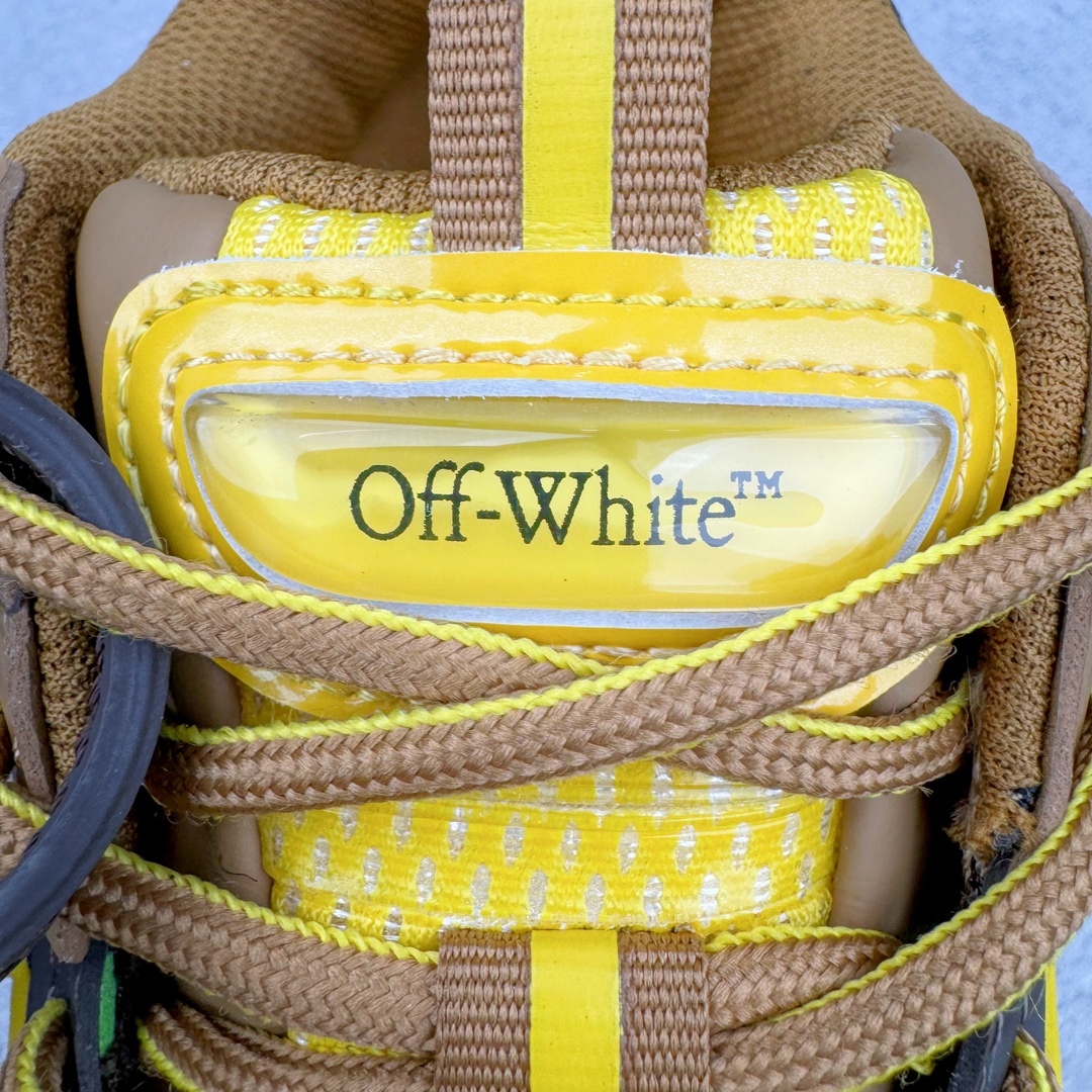 图片[15]-＃KX Off-White 2024年OW最新款跑鞋 #百分百原盒正确版 原楦原纸板数据开发 4层分离大底#鞋面采用3d立体打印和多种材料拼接而成#防滑耐磨透气性轻便跑鞋 作为曾经爆火 并且定位奢潮领域的标志性品牌 Off-White 仍需要不断更新符合当下潮流时尚的复古运动鞋款，以期收获基本盘消费者的关注 此次更新的 Off-White 新款运动鞋将经典复古老爹鞋细节设计更加夸张化 并将标志性箭头设计置于显著位置 除此之外 整个系列的色彩搭配也可谓纷繁多样 总有一款适合你 Off-White最新运动鞋款估计将在未来几个月登陆品牌专柜 喜欢的朋友切莫错过 尺码：36 37 38 39 40 41 42 43 44 45 46 47-选品中心