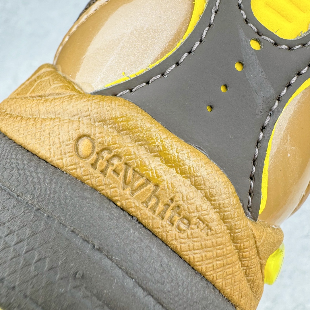 图片[12]-＃KX Off-White 2024年OW最新款跑鞋 #百分百原盒正确版 原楦原纸板数据开发 4层分离大底#鞋面采用3d立体打印和多种材料拼接而成#防滑耐磨透气性轻便跑鞋 作为曾经爆火 并且定位奢潮领域的标志性品牌 Off-White 仍需要不断更新符合当下潮流时尚的复古运动鞋款，以期收获基本盘消费者的关注 此次更新的 Off-White 新款运动鞋将经典复古老爹鞋细节设计更加夸张化 并将标志性箭头设计置于显著位置 除此之外 整个系列的色彩搭配也可谓纷繁多样 总有一款适合你 Off-White最新运动鞋款估计将在未来几个月登陆品牌专柜 喜欢的朋友切莫错过 尺码：36 37 38 39 40 41 42 43 44 45 46 47-选品中心