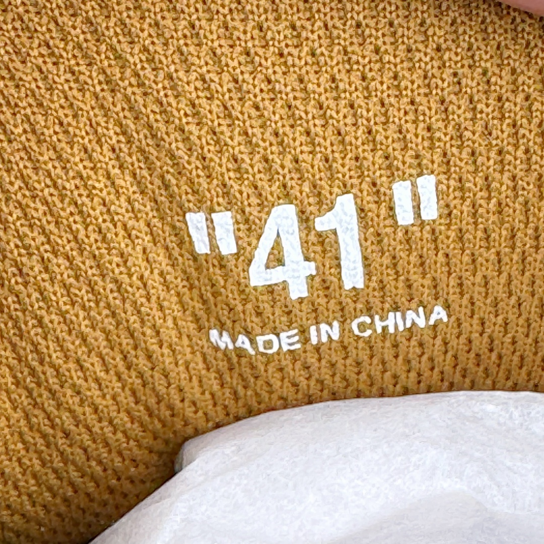 图片[10]-＃KX Off-White 2024年OW最新款跑鞋 #百分百原盒正确版 原楦原纸板数据开发 4层分离大底#鞋面采用3d立体打印和多种材料拼接而成#防滑耐磨透气性轻便跑鞋 作为曾经爆火 并且定位奢潮领域的标志性品牌 Off-White 仍需要不断更新符合当下潮流时尚的复古运动鞋款，以期收获基本盘消费者的关注 此次更新的 Off-White 新款运动鞋将经典复古老爹鞋细节设计更加夸张化 并将标志性箭头设计置于显著位置 除此之外 整个系列的色彩搭配也可谓纷繁多样 总有一款适合你 Off-White最新运动鞋款估计将在未来几个月登陆品牌专柜 喜欢的朋友切莫错过 尺码：36 37 38 39 40 41 42 43 44 45 46 47-选品中心