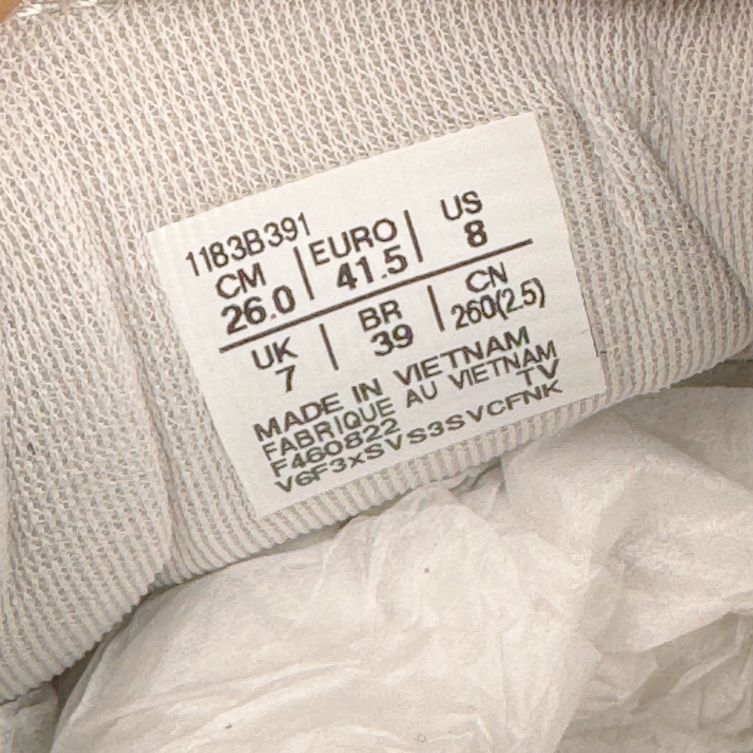 图片[12]-＃HK纯原 Asics Onitsuka Tiger MEXICO 66 亚瑟士鬼冢虎复古经典板鞋 市场最强版本 头层小羊皮加持 海外订单工厂出品 超成熟稳定的做工品控 原装全套纸板楦头开发 原汁原味 完美呈现版型 私模正确鞋底咬花纹路 一比一鞋头弧度高度鞋身弧度 绝不口嗨 细节品控鞋型随意秒杀市面 原档咬花纹路私模大底 一个单元有六个三角形 总体形拼接呈现花瓣状 官方四联吊牌 原装Ortholite轻量化鞋垫 原盒原配 质保卡 说明书 钢印防尘纸 纸板中底带钢印 乳胶组合鞋垫 支持全方位的对比专柜 产品从款式颜色造型上体现出追求舒适和细节的完美 鞋类更是推崇手工制作的严谨与完美 融舒适性与可穿性的设计风格 注重细节的完美和别致魅力 既保持稳重 又不失轻松的时尚感 尺码：36 37 37.5 38 39 39.5 40 40.5 41.5 42 42.5 43.5 44 45 46-选品中心