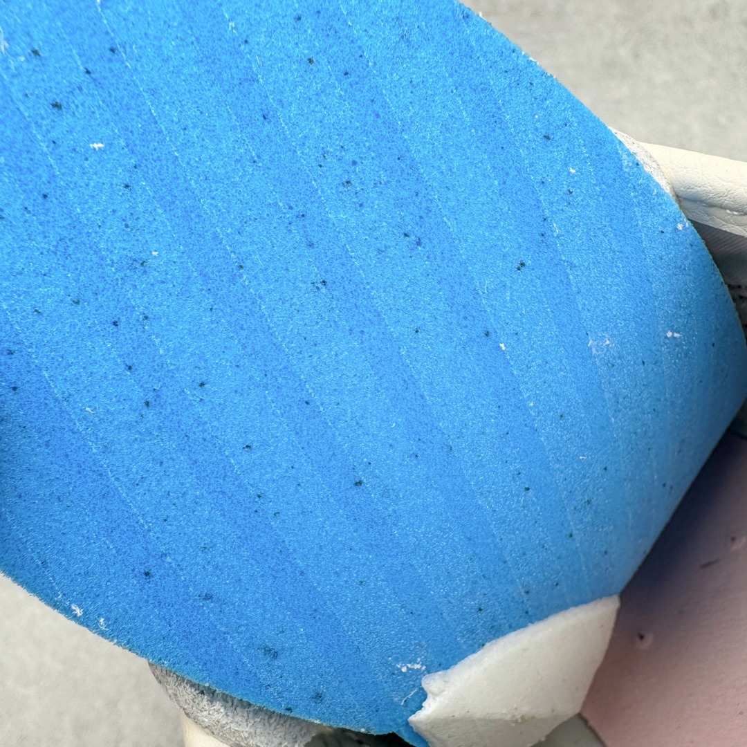 图片[11]-＃HK纯原 Asics Onitsuka Tiger MEXICO 66 亚瑟士鬼冢虎复古经典板鞋 市场最强版本 头层小羊皮加持 海外订单工厂出品 超成熟稳定的做工品控 原装全套纸板楦头开发 原汁原味 完美呈现版型 私模正确鞋底咬花纹路 一比一鞋头弧度高度鞋身弧度 绝不口嗨 细节品控鞋型随意秒杀市面 原档咬花纹路私模大底 一个单元有六个三角形 总体形拼接呈现花瓣状 官方四联吊牌 原装Ortholite轻量化鞋垫 原盒原配 质保卡 说明书 钢印防尘纸 纸板中底带钢印 乳胶组合鞋垫 支持全方位的对比专柜 产品从款式颜色造型上体现出追求舒适和细节的完美 鞋类更是推崇手工制作的严谨与完美 融舒适性与可穿性的设计风格 注重细节的完美和别致魅力 既保持稳重 又不失轻松的时尚感 尺码：36 37 37.5 38 39 39.5 40 40.5 41.5 42 42.5 43.5 44 45 46-选品中心