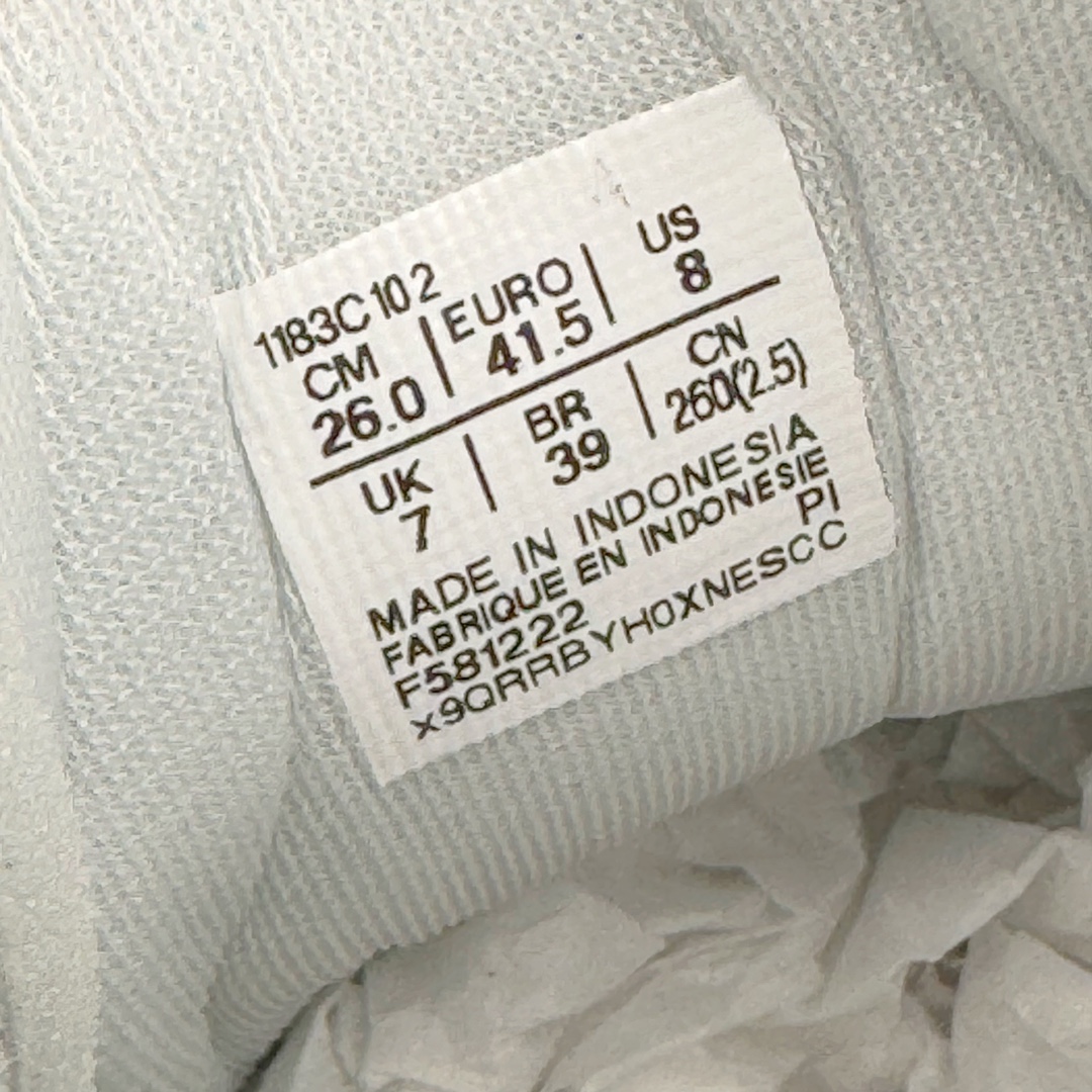 图片[12]-＃HK纯原 Asics Onitsuka Tiger MEXICO 66 亚瑟士鬼冢虎复古经典板鞋 市场最强版本 头层小羊皮加持 海外订单工厂出品 超成熟稳定的做工品控 原装全套纸板楦头开发 原汁原味 完美呈现版型 私模正确鞋底咬花纹路 一比一鞋头弧度高度鞋身弧度 绝不口嗨 细节品控鞋型随意秒杀市面 原档咬花纹路私模大底 一个单元有六个三角形 总体形拼接呈现花瓣状 官方四联吊牌 原装Ortholite轻量化鞋垫 原盒原配 质保卡 说明书 钢印防尘纸 纸板中底带钢印 乳胶组合鞋垫 支持全方位的对比专柜 产品从款式颜色造型上体现出追求舒适和细节的完美 鞋类更是推崇手工制作的严谨与完美 融舒适性与可穿性的设计风格 注重细节的完美和别致魅力 既保持稳重 又不失轻松的时尚感 尺码：36 37 37.5 38 39 39.5 40 40.5 41.5 42 42.5 43.5 44 45 46-选品中心