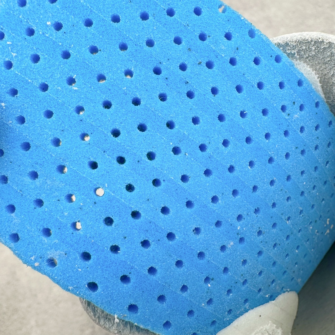 图片[11]-＃HK纯原 Asics Onitsuka Tiger MEXICO 66 亚瑟士鬼冢虎复古经典板鞋 市场最强版本 头层小羊皮加持 海外订单工厂出品 超成熟稳定的做工品控 原装全套纸板楦头开发 原汁原味 完美呈现版型 私模正确鞋底咬花纹路 一比一鞋头弧度高度鞋身弧度 绝不口嗨 细节品控鞋型随意秒杀市面 原档咬花纹路私模大底 一个单元有六个三角形 总体形拼接呈现花瓣状 官方四联吊牌 原装Ortholite轻量化鞋垫 原盒原配 质保卡 说明书 钢印防尘纸 纸板中底带钢印 乳胶组合鞋垫 支持全方位的对比专柜 产品从款式颜色造型上体现出追求舒适和细节的完美 鞋类更是推崇手工制作的严谨与完美 融舒适性与可穿性的设计风格 注重细节的完美和别致魅力 既保持稳重 又不失轻松的时尚感 尺码：36 37 37.5 38 39 39.5 40 40.5 41.5 42 42.5 43.5 44 45 46-选品中心