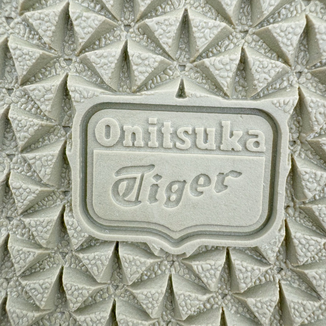 图片[19]-＃HK纯原 Asics Onitsuka Tiger MEXICO 66 亚瑟士鬼冢虎复古经典板鞋 市场最强版本 头层小羊皮加持 海外订单工厂出品 超成熟稳定的做工品控 原装全套纸板楦头开发 原汁原味 完美呈现版型 私模正确鞋底咬花纹路 一比一鞋头弧度高度鞋身弧度 绝不口嗨 细节品控鞋型随意秒杀市面 原档咬花纹路私模大底 一个单元有六个三角形 总体形拼接呈现花瓣状 官方四联吊牌 原装Ortholite轻量化鞋垫 原盒原配 质保卡 说明书 钢印防尘纸 纸板中底带钢印 乳胶组合鞋垫 支持全方位的对比专柜 产品从款式颜色造型上体现出追求舒适和细节的完美 鞋类更是推崇手工制作的严谨与完美 融舒适性与可穿性的设计风格 注重细节的完美和别致魅力 既保持稳重 又不失轻松的时尚感 尺码：36 37 37.5 38 39 39.5 40 40.5 41.5 42 42.5 43.5 44 45 46-选品中心