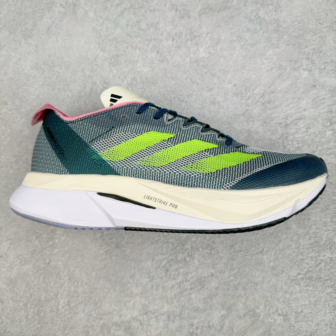 AD Adizero Boston 12 波士顿夏季透气网眼竞速跑鞋 延续爪型玻璃纤维推进系统 进化为全掌式的ENERGY RODS 2.0 从脚跟到脚趾的一体成形设计 强化整体推进力 提升速度表现 升级透气鞋面更具支撑性 利用ENGINEERED MESH技术进行不同密度织纹 强化支撑性 更使用50%以上的回收材料製成 减低塑料浪费 此外变薄的鞋舌为前掌提供更多空间 提供跑者更好的穿着感受 马牌轮胎大底耐磨性佳 大底全掌采用耐磨的Continental马牌轮胎大底 在各种环境下保有良好抓地力 尺码：36 36.5 37 38 38.5 39 40 40.5 41 42 42.5 43 44 44.5 45-选品中心