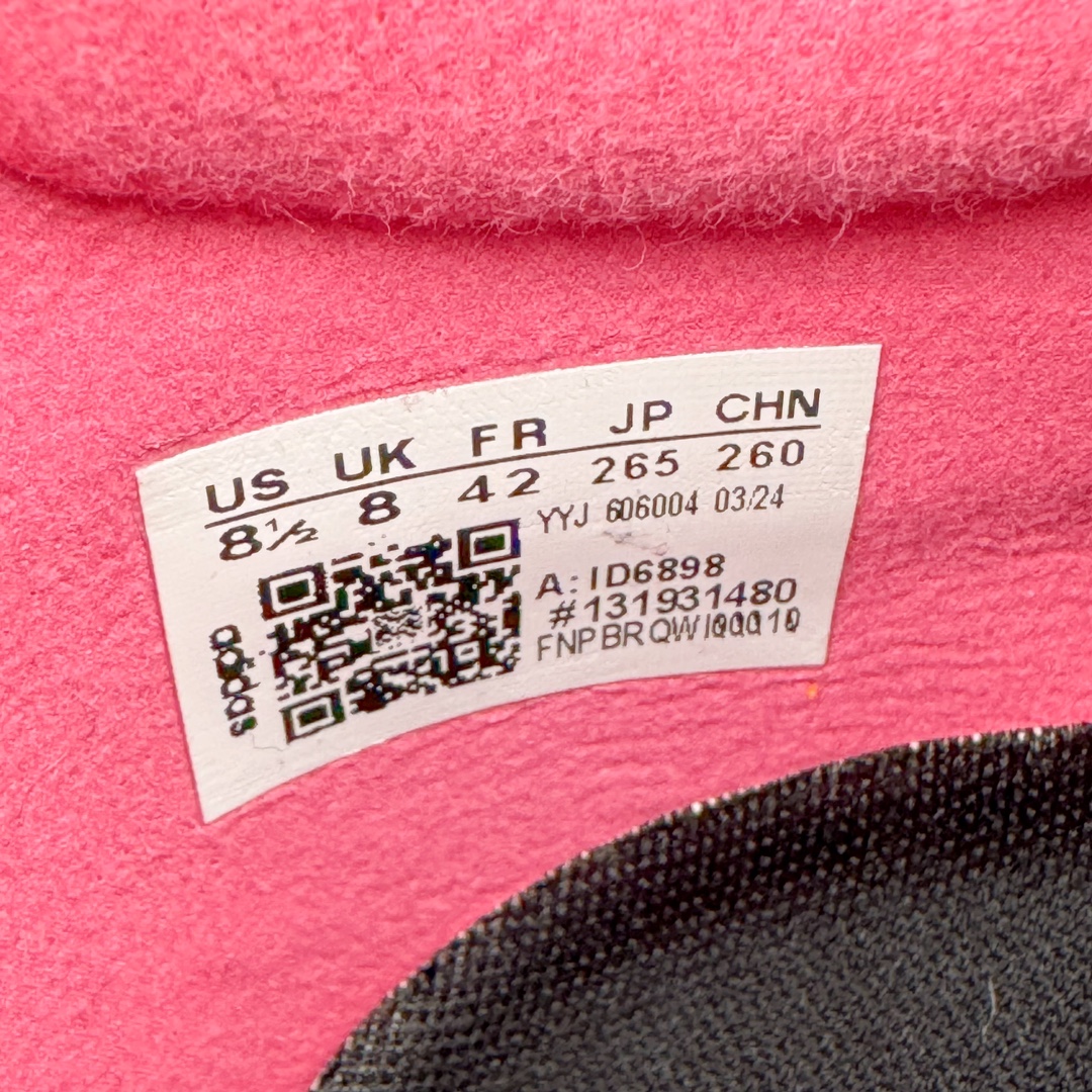 图片[11]-AD Adizero Boston 12 波士顿夏季透气网眼竞速跑鞋 延续爪型玻璃纤维推进系统 进化为全掌式的ENERGY RODS 2.0 从脚跟到脚趾的一体成形设计 强化整体推进力 提升速度表现 升级透气鞋面更具支撑性 利用ENGINEERED MESH技术进行不同密度织纹 强化支撑性 更使用50%以上的回收材料製成 减低塑料浪费 此外变薄的鞋舌为前掌提供更多空间 提供跑者更好的穿着感受 马牌轮胎大底耐磨性佳 大底全掌采用耐磨的Continental马牌轮胎大底 在各种环境下保有良好抓地力 尺码：36 36.5 37 38 38.5 39 40 40.5 41 42 42.5 43 44 44.5 45-选品中心