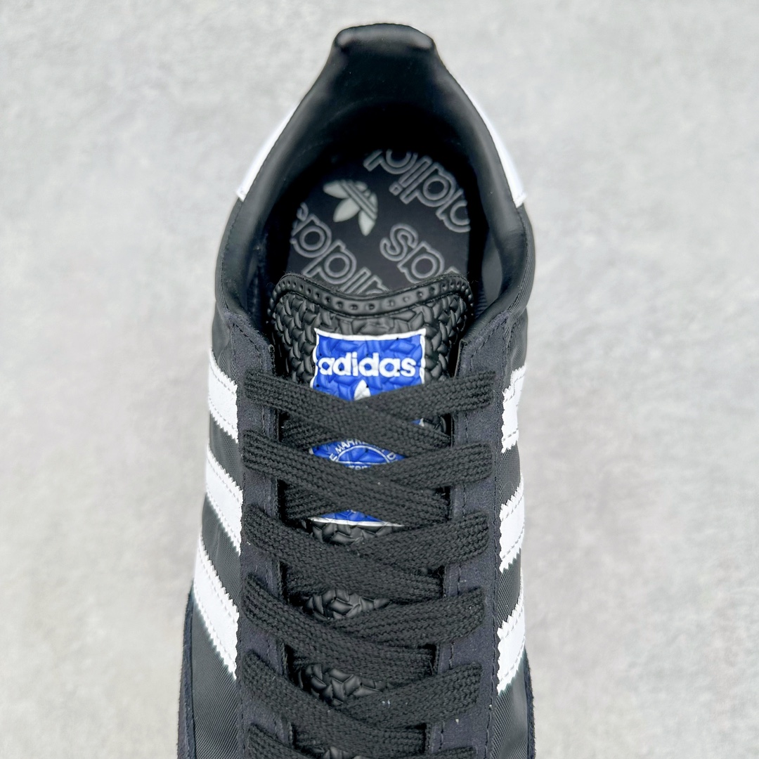 图片[5]-AD SL72 RS系列德训足球风百搭低帮休闲运动板鞋 JI1282 阿迪达斯Originals推出复古「T头鞋」造型的SL72鞋款复刻，有男女两款可选。男生款为SL72RS，鞋型挺立饱满，鞋底增加高度，采用麂皮与布面制作，符合复古氛围；女生款为SL72OGW，致敬经典款式，鞋身纤细，还原70年代设计，以绿色呈现，点缀金色细节。多款配色可选。「T 头鞋」这两年有多火大家见到了吧？明星、穿搭博主几乎人手一双，凭借复古味的外观，以及亲民的价格，同样成为了不少球鞋玩家日常上脚首选。近日 adidas Originals 将有「T 头鞋」造型的诞生于 1972 年的 SL72 鞋款复刻带回，各位买鞋又有新选择了。1972 年 SL72 问世后，引领了后来阿迪达斯的跑鞋发展方向，其中「SL」代表了 Super Light，彰显了产品轻便的特性。1972 年 SL72 问世后，引领了后来阿迪达斯的跑鞋发展方向，其中「SL」代表了 Super Light，彰显了产品轻便的特性。这次 adidas Originals 延续其轻质经典的基因，带来男女两款 SL72。男生款带来 SL72 RS 鞋型，RS 意为 Reshaped（重塑），鞋款在保留了经典的外观基础上，在尼龙材质里增加了填充物，使鞋型更加挺立和饱满，鞋头则更加圆润，鞋底的 EVA 材质则增加了鞋款的高度。女生款则带来 SL72 OG W 鞋型，OG 顾名思义则是致敬经典款式，相较于 RS（Reshaped）鞋款，鞋身更加纤细，其整体鞋身轮廓、线条、细节、材质上尊崇 70 年代 SL72 的设计，还原经典味道。尺码：36 36⅔ 37⅓ 38 38⅔ 39⅓ 40 40⅔ 41⅓ 42 42⅔ 43⅓ 44 44⅔ 45-选品中心