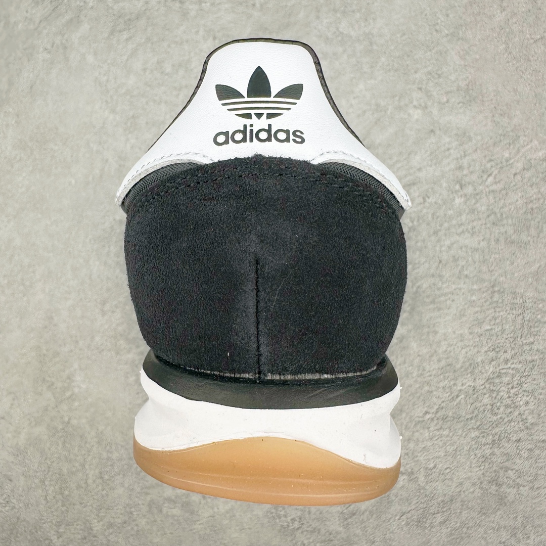 图片[8]-AD SL72 RS系列德训足球风百搭低帮休闲运动板鞋 JI1282 阿迪达斯Originals推出复古「T头鞋」造型的SL72鞋款复刻，有男女两款可选。男生款为SL72RS，鞋型挺立饱满，鞋底增加高度，采用麂皮与布面制作，符合复古氛围；女生款为SL72OGW，致敬经典款式，鞋身纤细，还原70年代设计，以绿色呈现，点缀金色细节。多款配色可选。「T 头鞋」这两年有多火大家见到了吧？明星、穿搭博主几乎人手一双，凭借复古味的外观，以及亲民的价格，同样成为了不少球鞋玩家日常上脚首选。近日 adidas Originals 将有「T 头鞋」造型的诞生于 1972 年的 SL72 鞋款复刻带回，各位买鞋又有新选择了。1972 年 SL72 问世后，引领了后来阿迪达斯的跑鞋发展方向，其中「SL」代表了 Super Light，彰显了产品轻便的特性。1972 年 SL72 问世后，引领了后来阿迪达斯的跑鞋发展方向，其中「SL」代表了 Super Light，彰显了产品轻便的特性。这次 adidas Originals 延续其轻质经典的基因，带来男女两款 SL72。男生款带来 SL72 RS 鞋型，RS 意为 Reshaped（重塑），鞋款在保留了经典的外观基础上，在尼龙材质里增加了填充物，使鞋型更加挺立和饱满，鞋头则更加圆润，鞋底的 EVA 材质则增加了鞋款的高度。女生款则带来 SL72 OG W 鞋型，OG 顾名思义则是致敬经典款式，相较于 RS（Reshaped）鞋款，鞋身更加纤细，其整体鞋身轮廓、线条、细节、材质上尊崇 70 年代 SL72 的设计，还原经典味道。尺码：36 36⅔ 37⅓ 38 38⅔ 39⅓ 40 40⅔ 41⅓ 42 42⅔ 43⅓ 44 44⅔ 45-选品中心