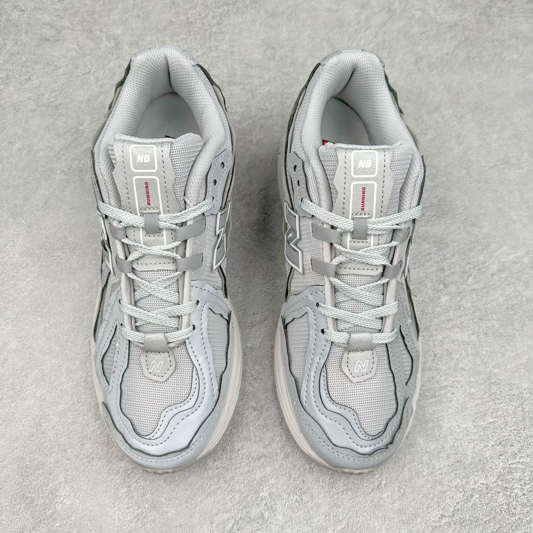 图片[2]-New Balance M1906R NB新百伦系列复古老爹风休闲运动慢跑鞋 采用轻质牛剖革拼接透气网眼衬垫织物鞋面材质 T-Beam大底提供足步弓支撑 保持步态稳定#后跟搭载外露缓震胶 鞋身整体以各种深浅不一的灰色覆盖 鞋头以淡蓝色调装饰，网眼衬垫通过不规律的色块实现做旧的美感 泛黄的鞋底更是进一步增添了复古气息 尺码：36 37 37.5 38 38.5 39.5 40 40.5 41.5 42 42.5 43 44 45-选品中心