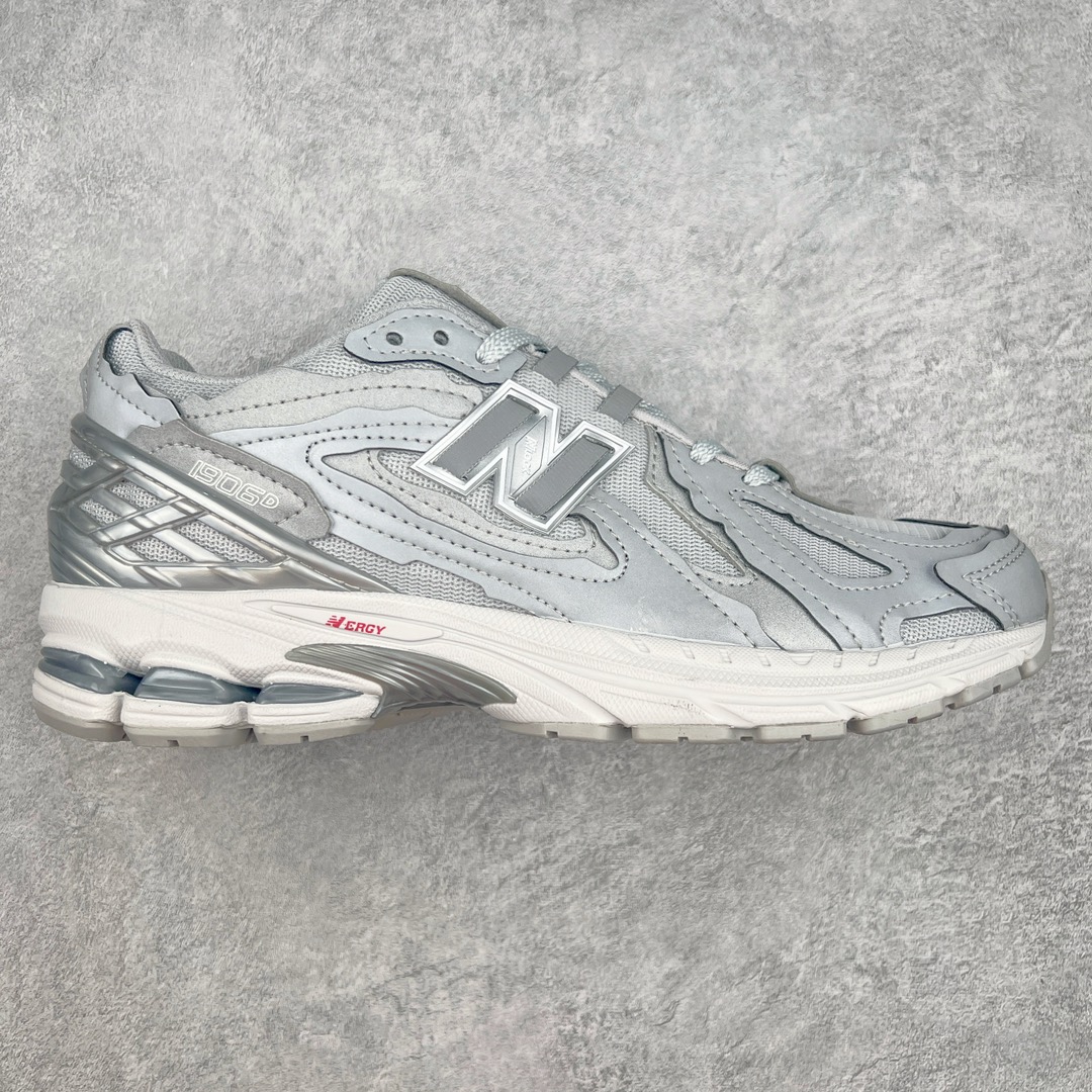 New Balance M1906R NB新百伦系列复古老爹风休闲运动慢跑鞋 采用轻质牛剖革拼接透气网眼衬垫织物鞋面材质 T-Beam大底提供足步弓支撑 保持步态稳定#后跟搭载外露缓震胶 鞋身整体以各种深浅不一的灰色覆盖 鞋头以淡蓝色调装饰，网眼衬垫通过不规律的色块实现做旧的美感 泛黄的鞋底更是进一步增添了复古气息 尺码：36 37 37.5 38 38.5 39.5 40 40.5 41.5 42 42.5 43 44 45-选品中心