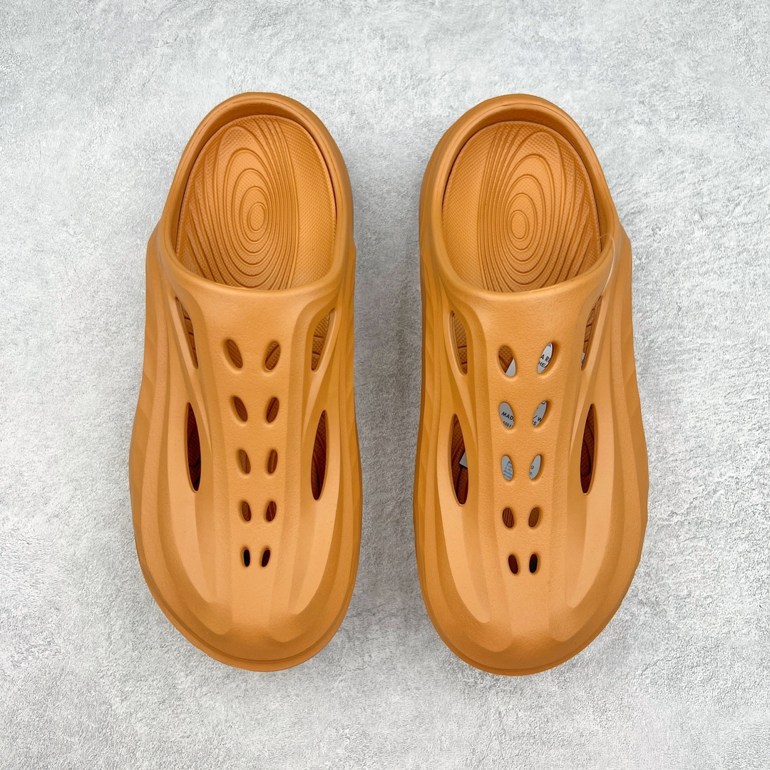 图片[2]-HOKA ONE ONE ORA Recovery Slide 3 运动拖鞋 采用非动物源材料和柔软的EVA鞋面 确保鞋底回弹性和高抗张力 高韧性 中底则采用速度型滚动平衡技术 可优化从脚跟平稳过渡至脚掌的落地过程 引导跑者回归自然步态 同时 双层结构和EVA中底 具有良好的防震和缓冲性能 提供非凡的舒适感和强大的支撑力 外底拥有巧妙的凹槽 助力跑者即便在湿滑的地形 依旧能有良好的抓地力及稳定性 尺码：36 37 38 39 40 41 42 43 44 45 46-选品中心