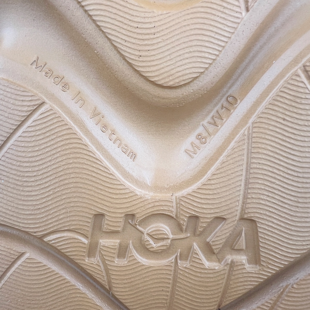 图片[10]-HOKA ONE ONE ORA Recovery Slide 3 运动拖鞋 采用非动物源材料和柔软的EVA鞋面 确保鞋底回弹性和高抗张力 高韧性 中底则采用速度型滚动平衡技术 可优化从脚跟平稳过渡至脚掌的落地过程 引导跑者回归自然步态 同时 双层结构和EVA中底 具有良好的防震和缓冲性能 提供非凡的舒适感和强大的支撑力 外底拥有巧妙的凹槽 助力跑者即便在湿滑的地形 依旧能有良好的抓地力及稳定性 尺码：36 37 38 39 40 41 42 43 44 45 46-选品中心