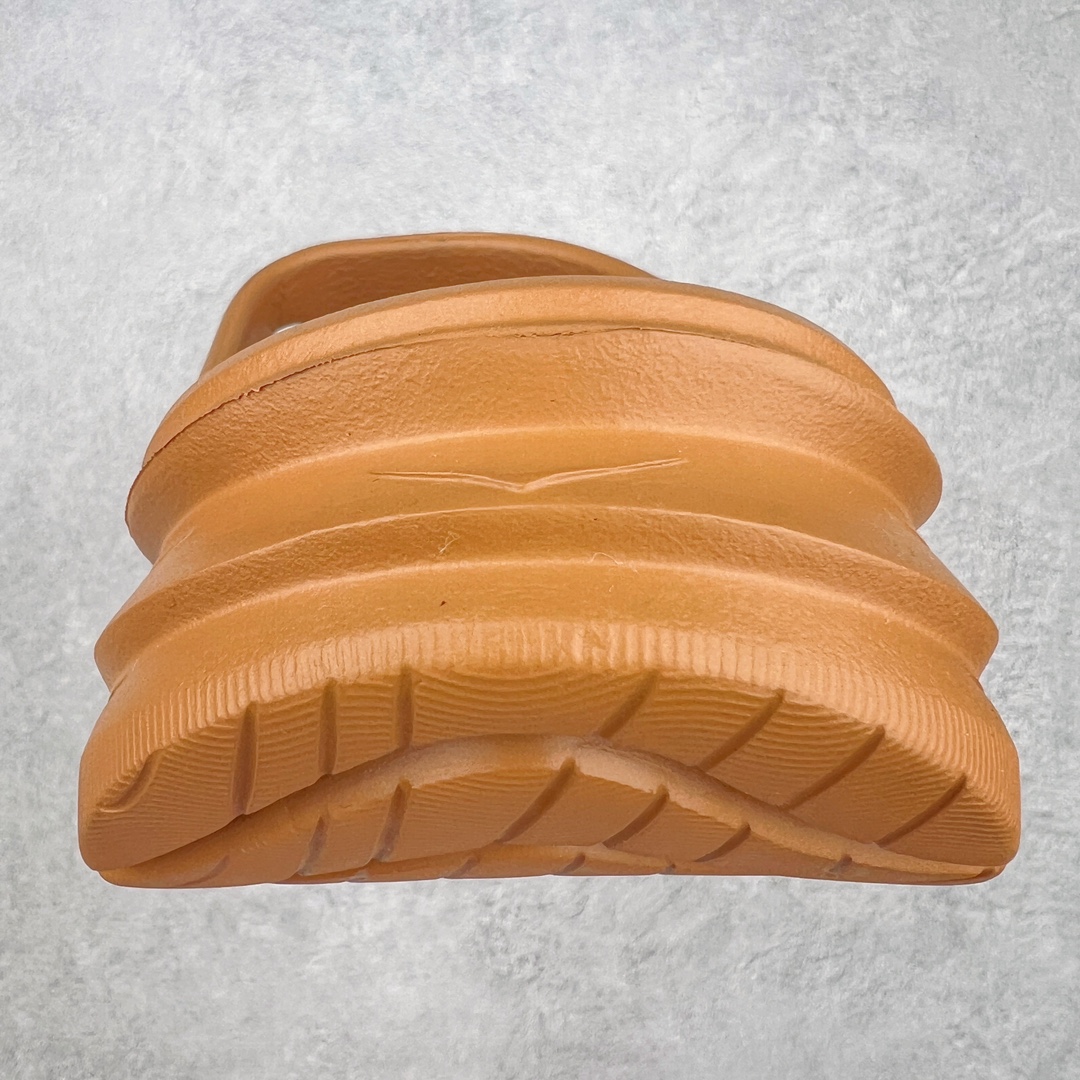 图片[8]-HOKA ONE ONE ORA Recovery Slide 3 运动拖鞋 采用非动物源材料和柔软的EVA鞋面 确保鞋底回弹性和高抗张力 高韧性 中底则采用速度型滚动平衡技术 可优化从脚跟平稳过渡至脚掌的落地过程 引导跑者回归自然步态 同时 双层结构和EVA中底 具有良好的防震和缓冲性能 提供非凡的舒适感和强大的支撑力 外底拥有巧妙的凹槽 助力跑者即便在湿滑的地形 依旧能有良好的抓地力及稳定性 尺码：36 37 38 39 40 41 42 43 44 45 46-选品中心