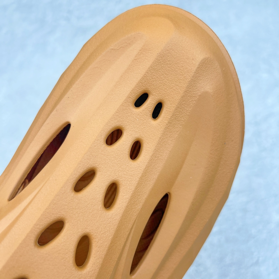 图片[11]-HOKA ONE ONE ORA Recovery Slide 3 运动拖鞋 采用非动物源材料和柔软的EVA鞋面 确保鞋底回弹性和高抗张力 高韧性 中底则采用速度型滚动平衡技术 可优化从脚跟平稳过渡至脚掌的落地过程 引导跑者回归自然步态 同时 双层结构和EVA中底 具有良好的防震和缓冲性能 提供非凡的舒适感和强大的支撑力 外底拥有巧妙的凹槽 助力跑者即便在湿滑的地形 依旧能有良好的抓地力及稳定性 尺码：36 37 38 39 40 41 42 43 44 45 46-选品中心