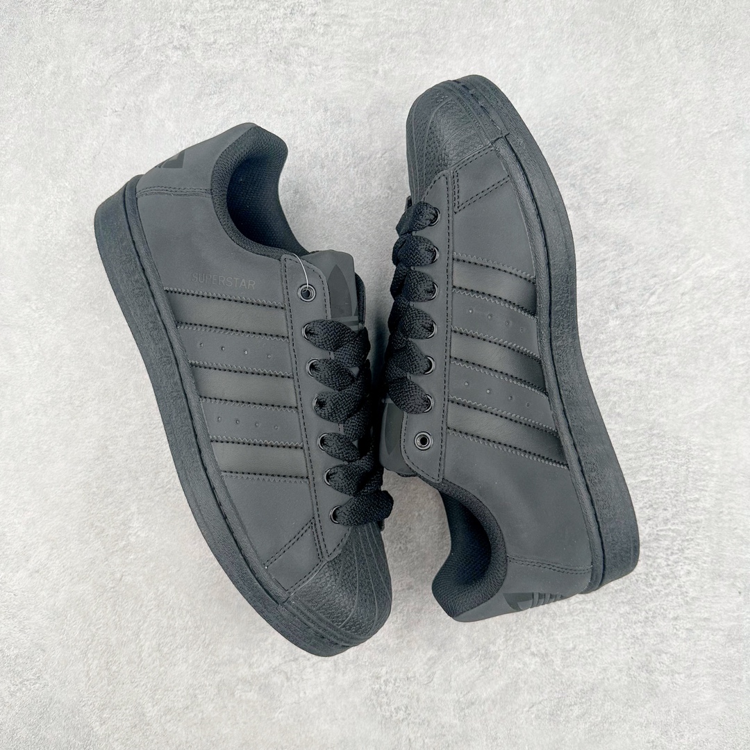 图片[3]-AD Originals Superstar 经典复古贝壳头板鞋 ID3109 诞生于1969年 是第一双将全皮面鞋 身与橡胶鞋头结合在一起的低帮篮球鞋 Superstar最开始 是作为高帮篮球鞋Pro Model的低帮版本而出现的 但因为其独特和醒目的橡胶鞋头造型而让大家熟知 被大家形象地称为\\\”shelltoe\\\”贝壳头 在70年代的美国职业篮球场上 接近3/4的NBA球员都将这双Superstar作为场上用鞋 80年代之后 经过不断的改良和发展 Superstar逐渐成为横跨时装、音乐、街头文化、休闲和运动等各大领域的时尚潮鞋 尺码：36 36.5 37 38 38.5 39 40 40.5 41 42 42.5 43 44 44.5 45-选品中心