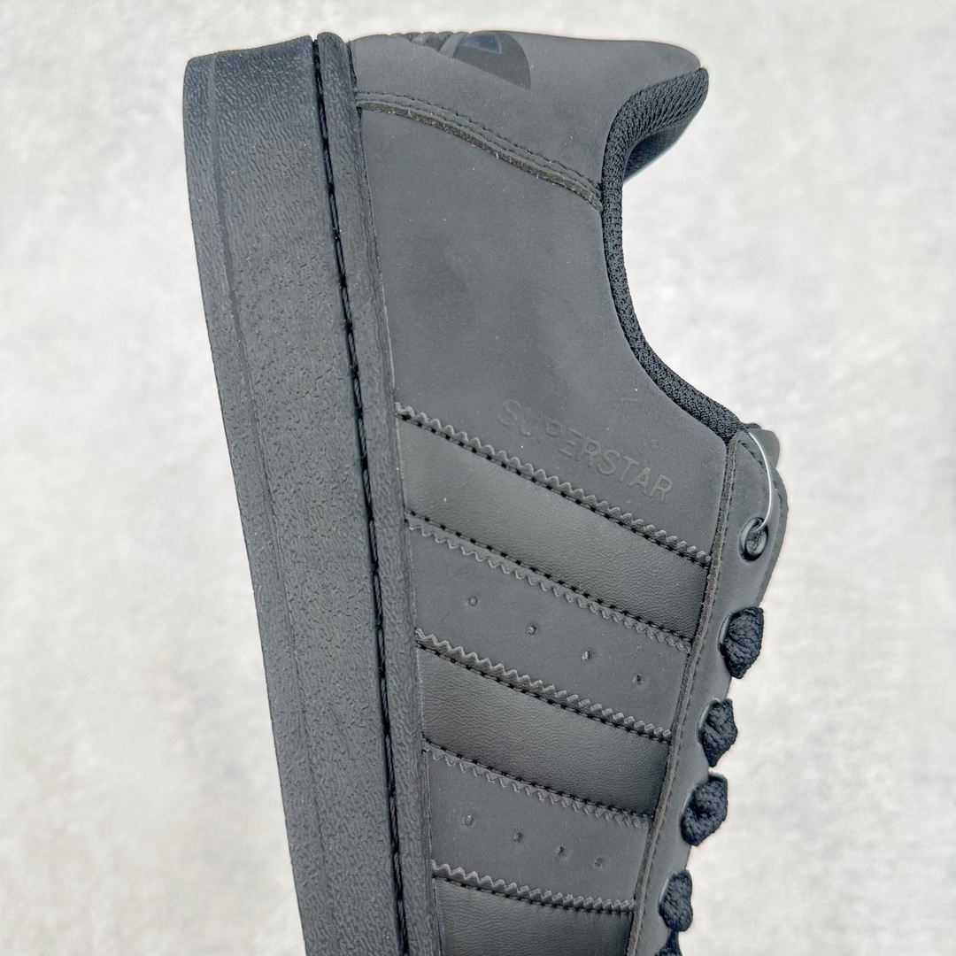 图片[6]-AD Originals Superstar 经典复古贝壳头板鞋 ID3109 诞生于1969年 是第一双将全皮面鞋 身与橡胶鞋头结合在一起的低帮篮球鞋 Superstar最开始 是作为高帮篮球鞋Pro Model的低帮版本而出现的 但因为其独特和醒目的橡胶鞋头造型而让大家熟知 被大家形象地称为\\\”shelltoe\\\”贝壳头 在70年代的美国职业篮球场上 接近3/4的NBA球员都将这双Superstar作为场上用鞋 80年代之后 经过不断的改良和发展 Superstar逐渐成为横跨时装、音乐、街头文化、休闲和运动等各大领域的时尚潮鞋 尺码：36 36.5 37 38 38.5 39 40 40.5 41 42 42.5 43 44 44.5 45-选品中心