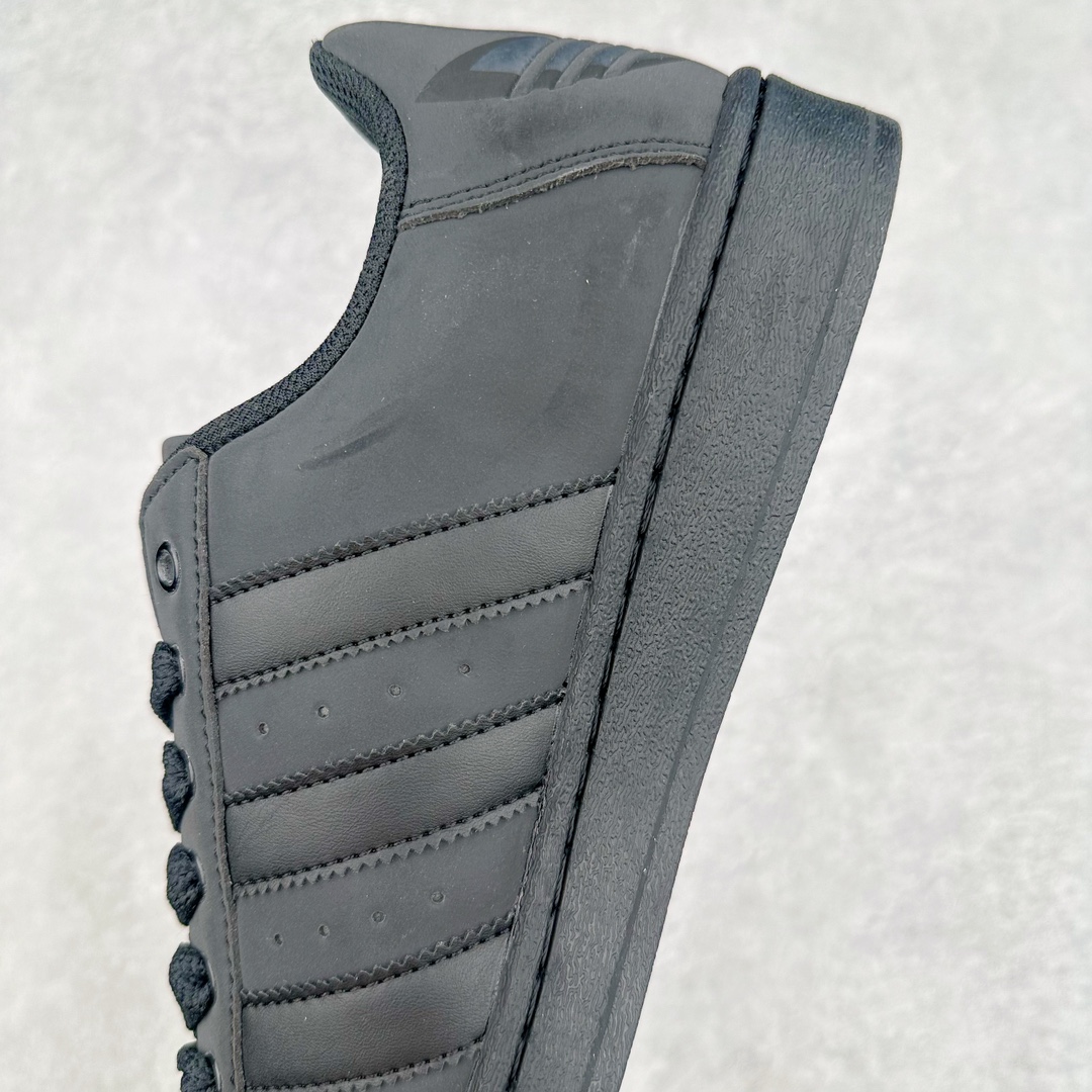 图片[7]-AD Originals Superstar 经典复古贝壳头板鞋 ID3109 诞生于1969年 是第一双将全皮面鞋 身与橡胶鞋头结合在一起的低帮篮球鞋 Superstar最开始 是作为高帮篮球鞋Pro Model的低帮版本而出现的 但因为其独特和醒目的橡胶鞋头造型而让大家熟知 被大家形象地称为\\\”shelltoe\\\”贝壳头 在70年代的美国职业篮球场上 接近3/4的NBA球员都将这双Superstar作为场上用鞋 80年代之后 经过不断的改良和发展 Superstar逐渐成为横跨时装、音乐、街头文化、休闲和运动等各大领域的时尚潮鞋 尺码：36 36.5 37 38 38.5 39 40 40.5 41 42 42.5 43 44 44.5 45-选品中心