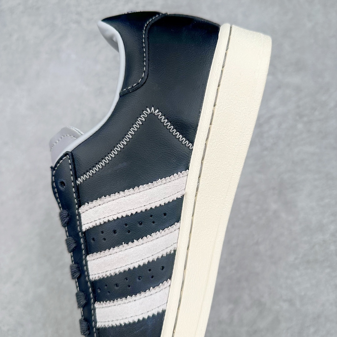 图片[7]-AD Originals Superstar 经典复古贝壳头板鞋 IF1780 诞生于1969年 是第一双将全皮面鞋 身与橡胶鞋头结合在一起的低帮篮球鞋 Superstar最开始 是作为高帮篮球鞋Pro Model的低帮版本而出现的 但因为其独特和醒目的橡胶鞋头造型而让大家熟知 被大家形象地称为\\\”shelltoe\\\”贝壳头 在70年代的美国职业篮球场上 接近3/4的NBA球员都将这双Superstar作为场上用鞋 80年代之后 经过不断的改良和发展 Superstar逐渐成为横跨时装、音乐、街头文化、休闲和运动等各大领域的时尚潮鞋 尺码：36 36.5 37 38 38.5 39 40 40.5 41 42 42.5 43 44 44.5 45-选品中心