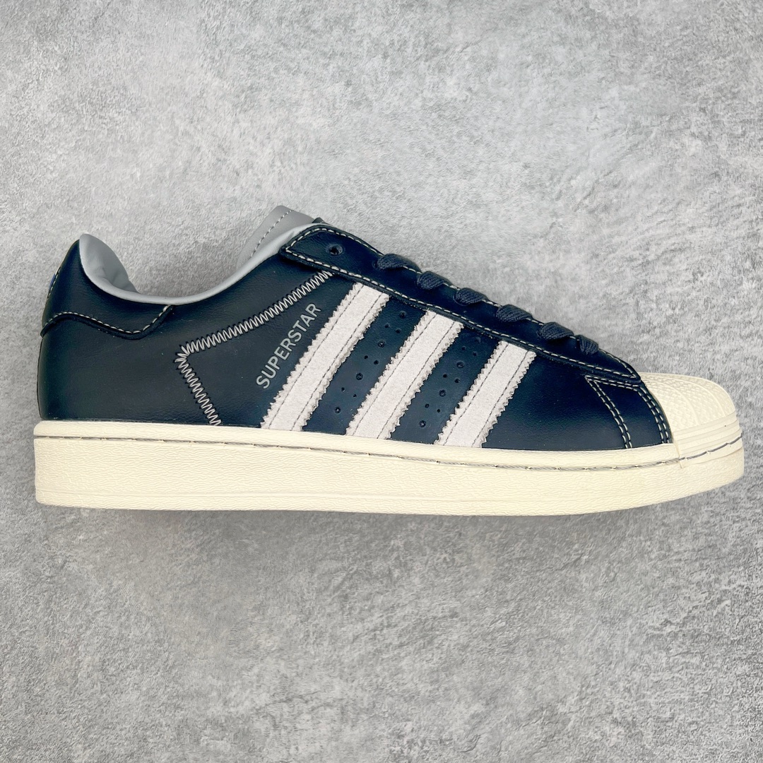 AD Originals Superstar 经典复古贝壳头板鞋 IF1780 诞生于1969年 是第一双将全皮面鞋 身与橡胶鞋头结合在一起的低帮篮球鞋 Superstar最开始 是作为高帮篮球鞋Pro Model的低帮版本而出现的 但因为其独特和醒目的橡胶鞋头造型而让大家熟知 被大家形象地称为\\\”shelltoe\\\”贝壳头 在70年代的美国职业篮球场上 接近3/4的NBA球员都将这双Superstar作为场上用鞋 80年代之后 经过不断的改良和发展 Superstar逐渐成为横跨时装、音乐、街头文化、休闲和运动等各大领域的时尚潮鞋 尺码：36 36.5 37 38 38.5 39 40 40.5 41 42 42.5 43 44 44.5 45-选品中心