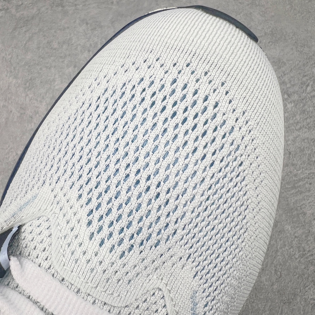 图片[10]-NK Zoom Pegasus 飞马41代马拉松系列网面透气缓震疾速跑鞋 拥有 Zoom Air 一如既往的稳定感和流畅感 鞋面采用工程网眼设计 为特定高热区域营造出色透气性 进一步增加鞋面的穿孔数量 让足部能够快速散热 中足搭配 Flywire 飞线 在高速运动时营造舒适稳定的贴合感 内置Zoon气垫加持 动力十足 货号：HJ9068-100 尺码：36 36.5 37.5 38 38.5 39 40 40.5 41 42 42.5 43 44 44.5 45-选品中心